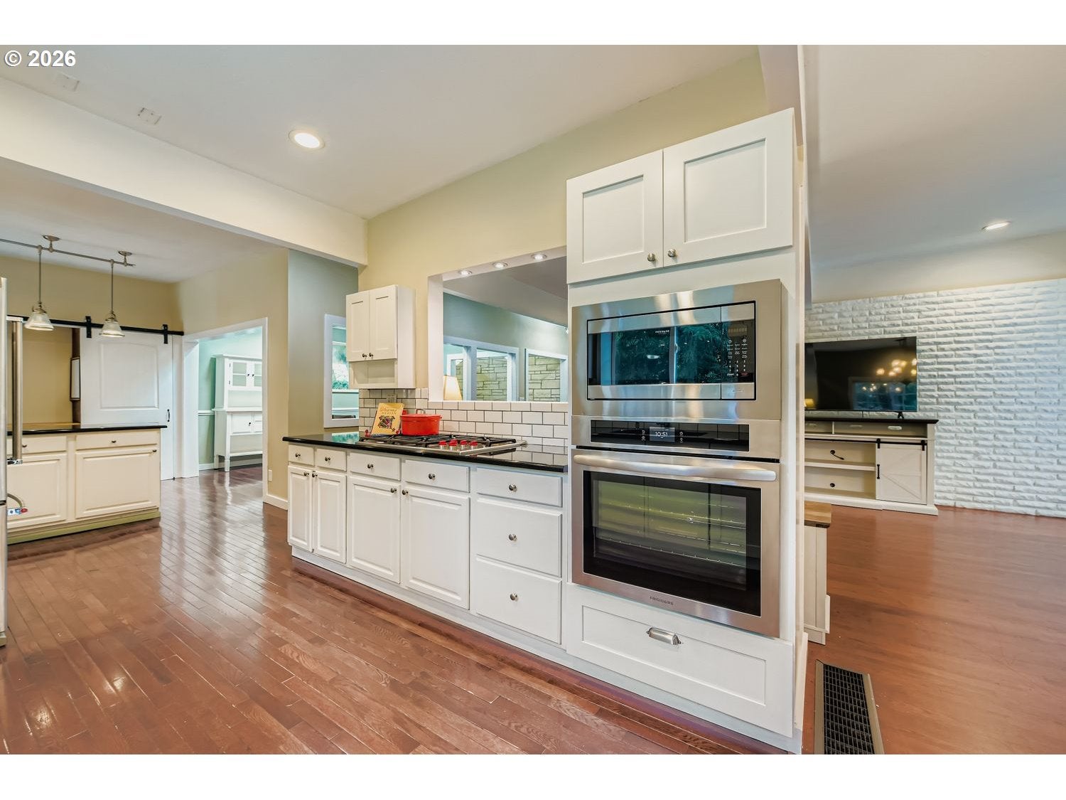 Milwaukie, Oregon, 97267, United States, 5 Bedrooms Bedrooms, ,4 BathroomsBathrooms,Residential,Active,2044550