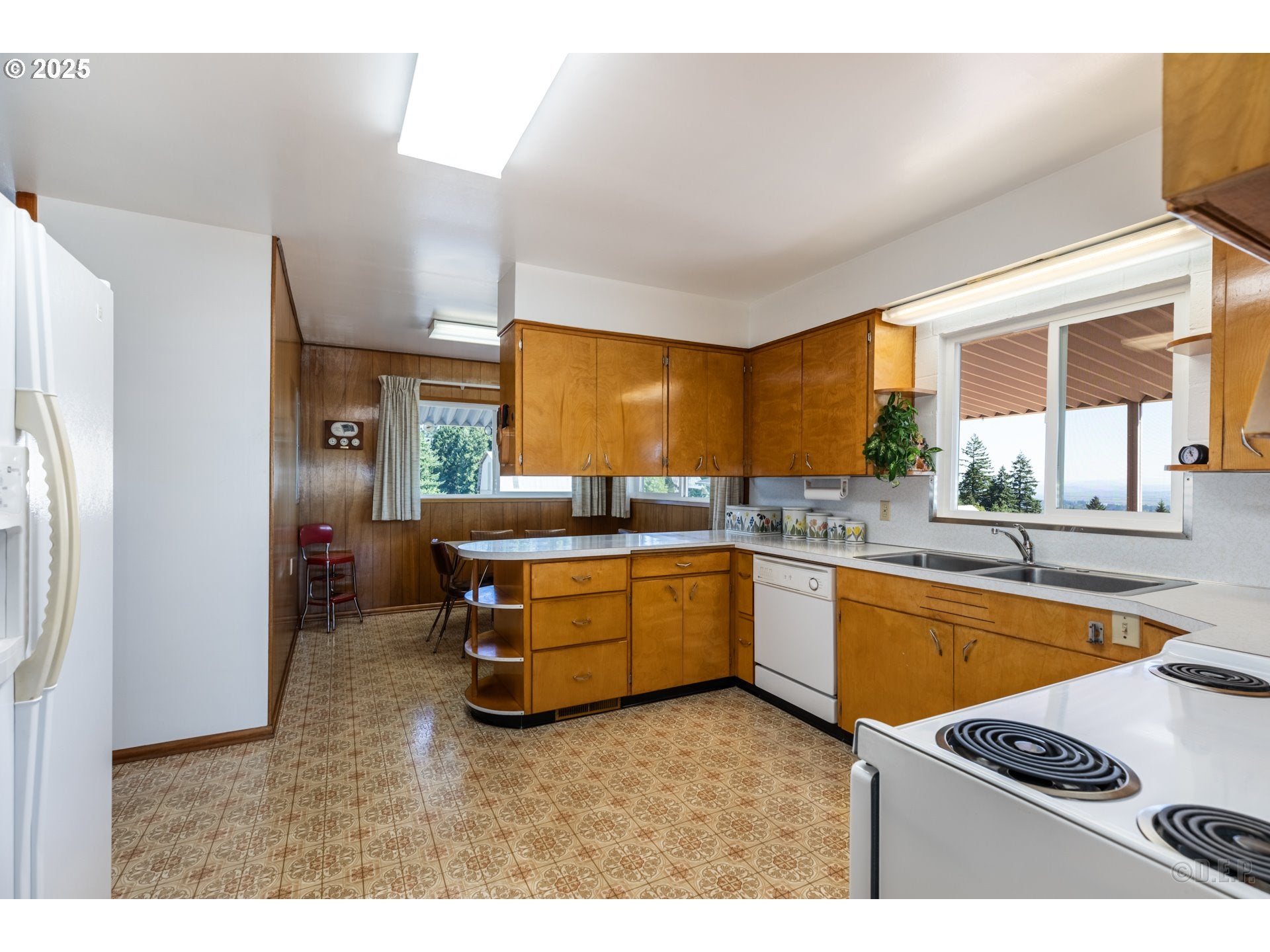 Scappoose, Oregon, 97056, United States, 4 Bedrooms Bedrooms, ,2 BathroomsBathrooms,Residential,Active,1914619
