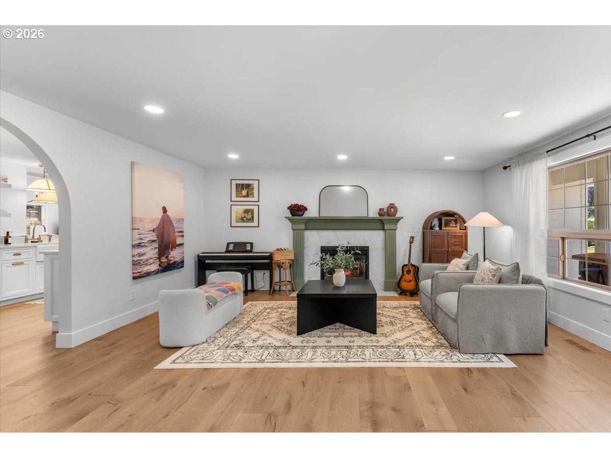 Eagle Creek, Oregon, 97022, United States, 4 Bedrooms Bedrooms, ,5 BathroomsBathrooms,Residential,Active,2007176