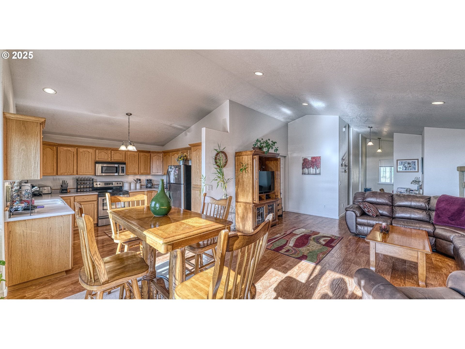 Brookings, Oregon, 97415, United States, 6 Bedrooms Bedrooms, ,4 BathroomsBathrooms,Residential,Pending,1933905