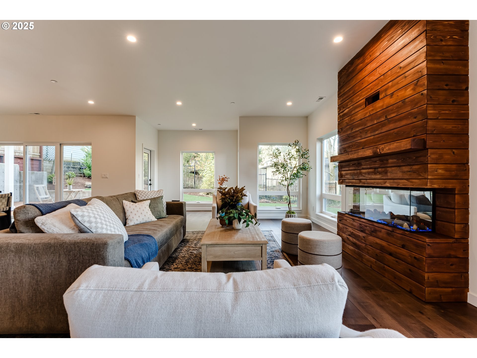 Eugene, Oregon, 97405, United States, 4 Bedrooms Bedrooms, ,3 BathroomsBathrooms,Residential,Active,2000223