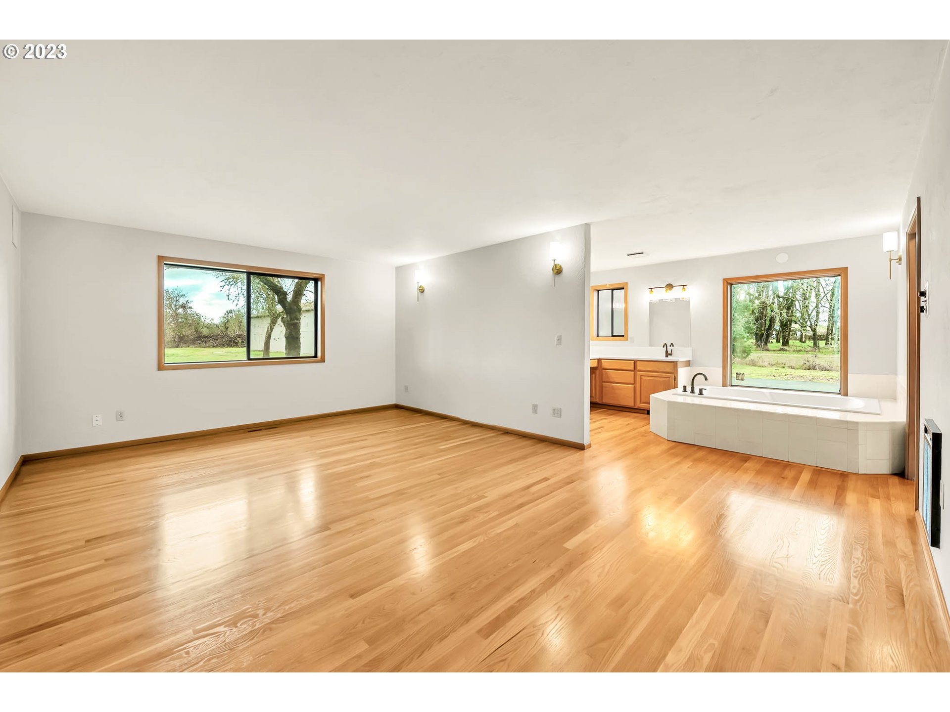 Eugene, Oregon, 97402, United States, 3 Bedrooms Bedrooms, ,3 BathroomsBathrooms,Residential,Active,1900212