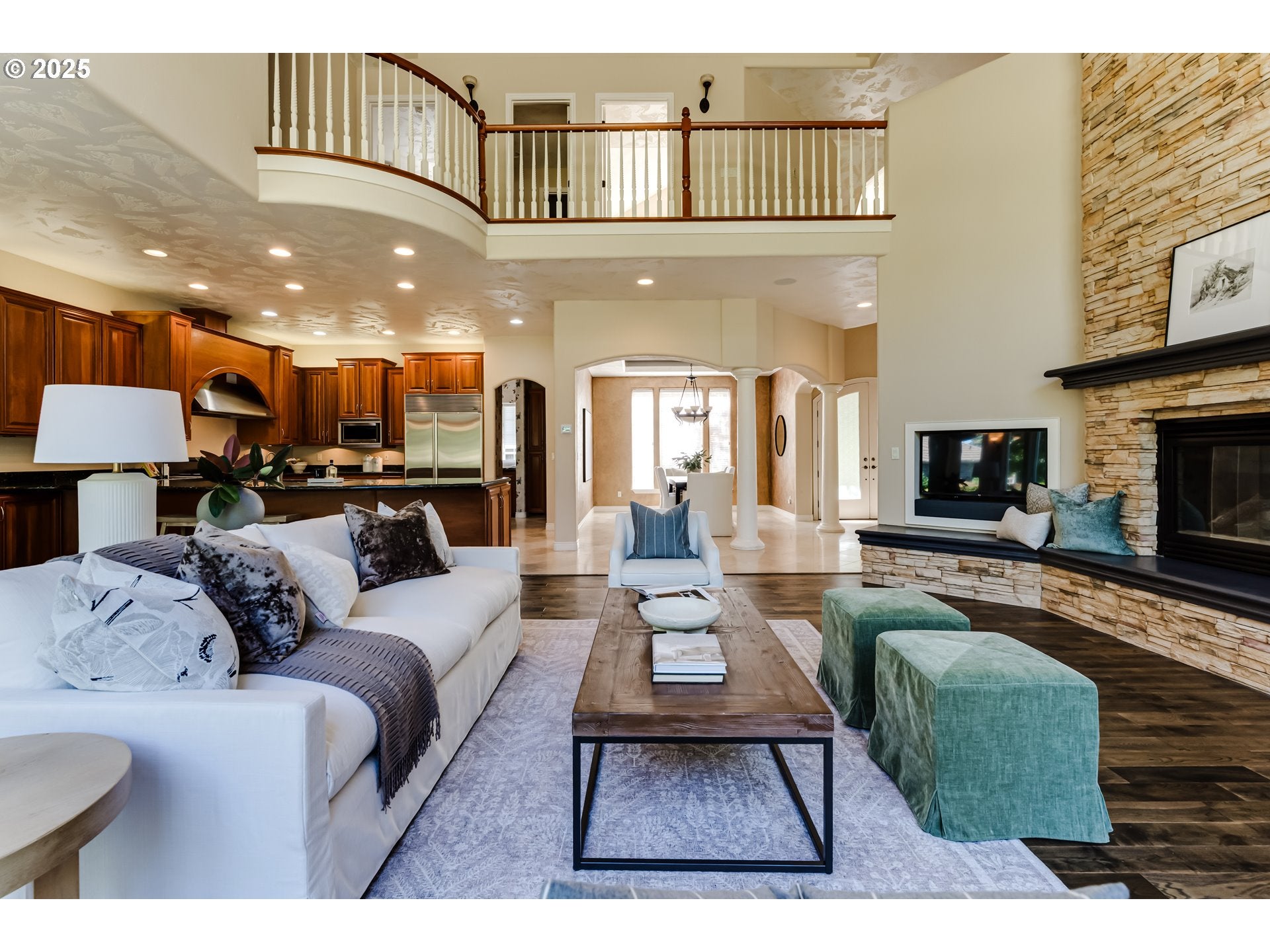 Eugene, Oregon, 97401, United States, 4 Bedrooms Bedrooms, ,4 BathroomsBathrooms,Residential,Active,1886816