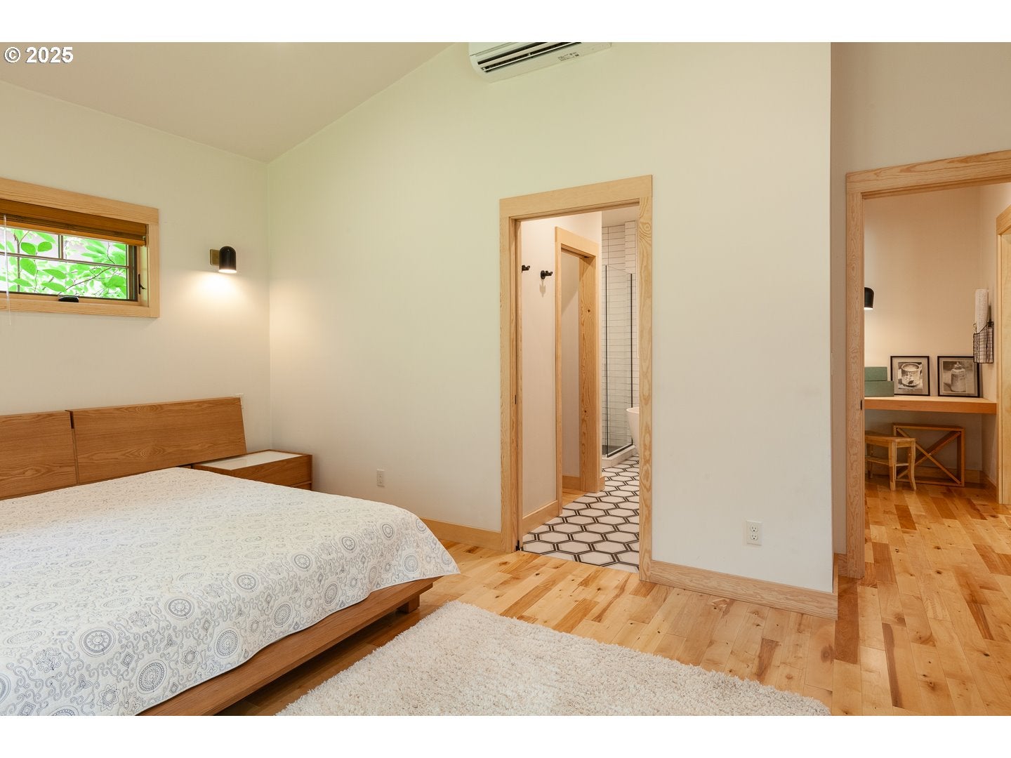 Hood River, Oregon, 97031, United States, 3 Bedrooms Bedrooms, ,3 BathroomsBathrooms,Residential,Active,1927664