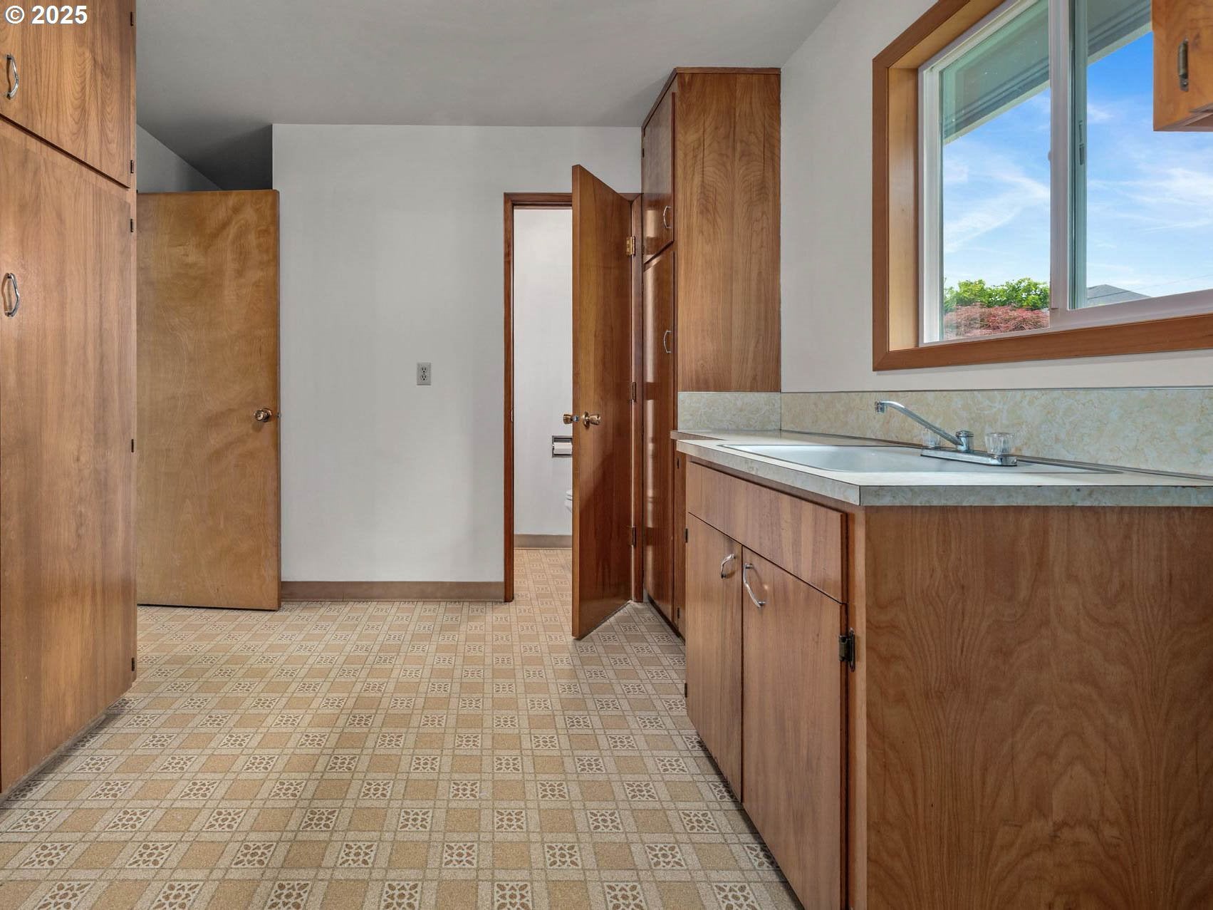 Hillsboro, Oregon, 97123, United States, 3 Bedrooms Bedrooms, ,2 BathroomsBathrooms,Residential,Active,1849541