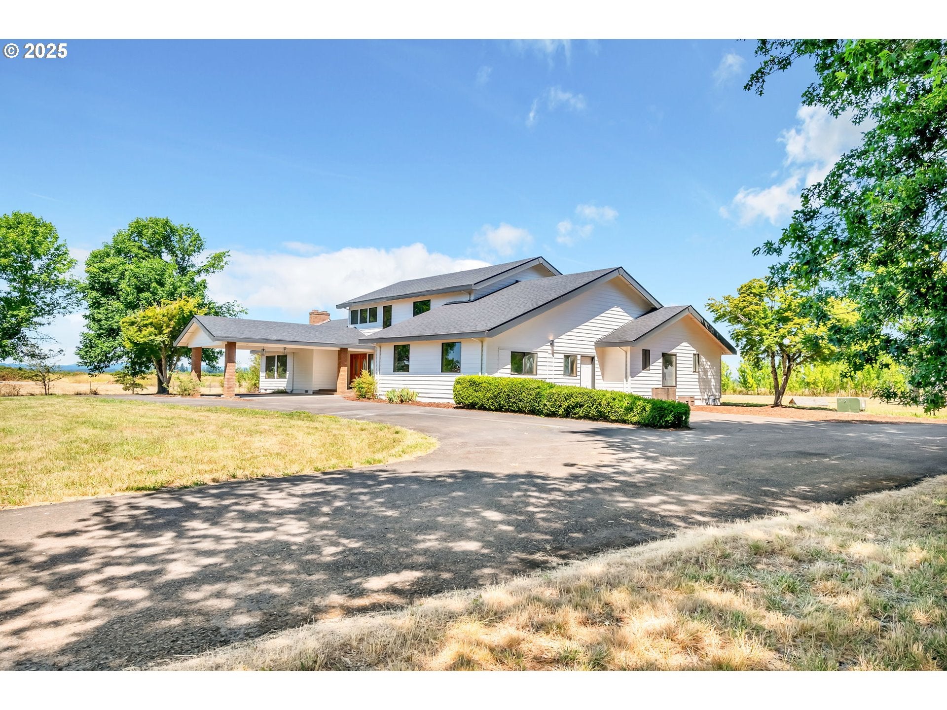 Eugene, Oregon, 97402, United States, 3 Bedrooms Bedrooms, ,3 BathroomsBathrooms,Residential,Active,1900212