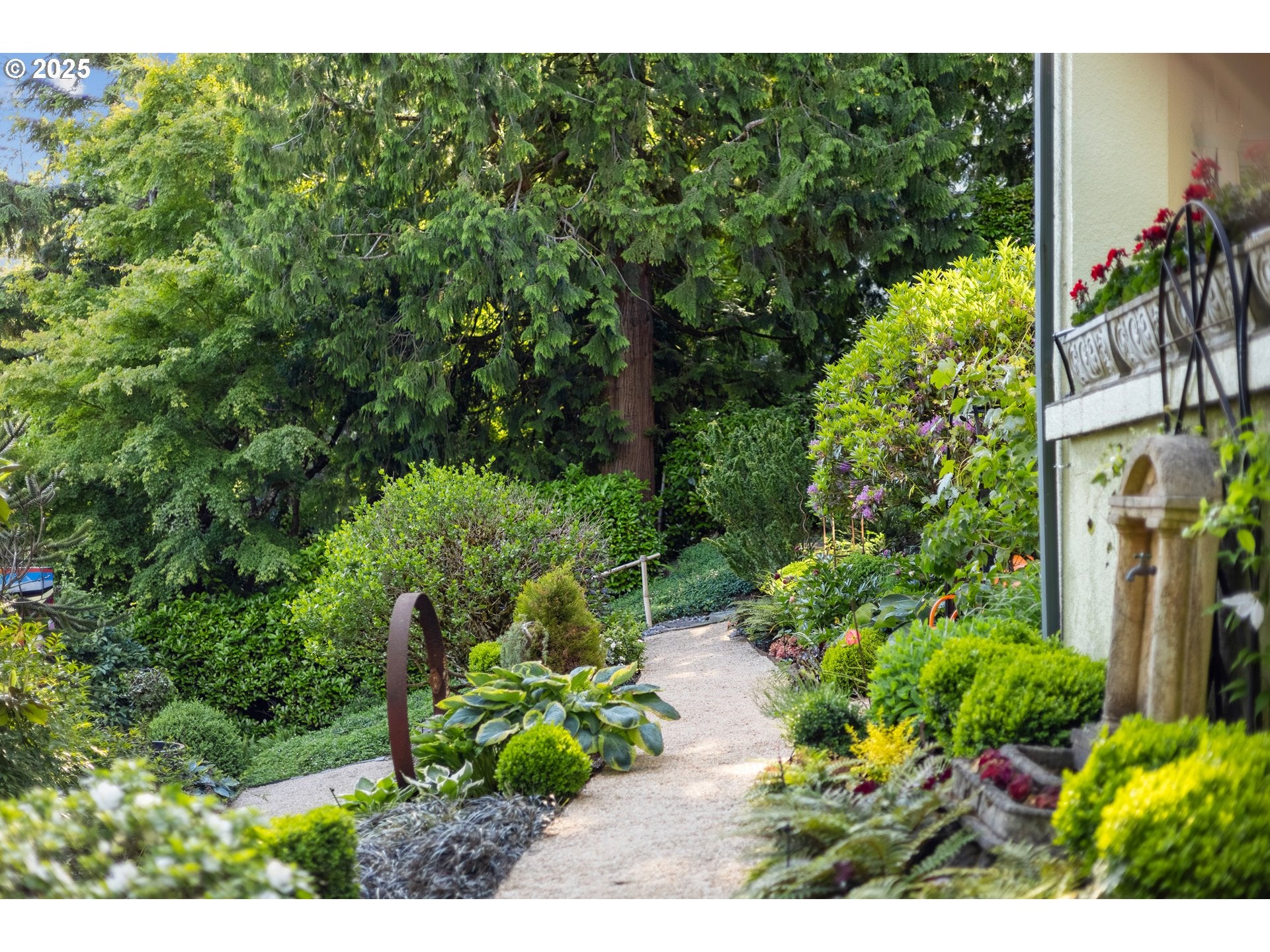 Portland, Oregon, 97239, United States, 4 Bedrooms Bedrooms, ,5 BathroomsBathrooms,Residential,Active,1772733