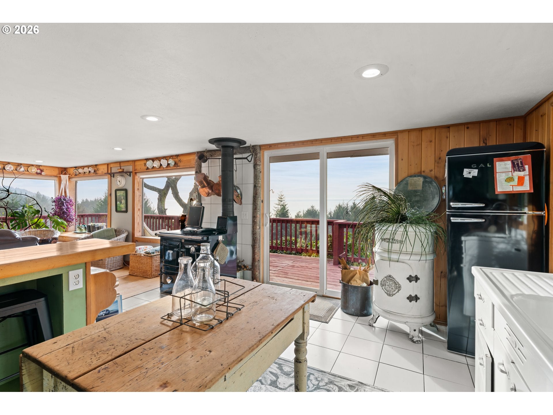 Gold Beach, Oregon, 97444, United States, 3 Bedrooms Bedrooms, ,2 BathroomsBathrooms,Residential,Active,2011203