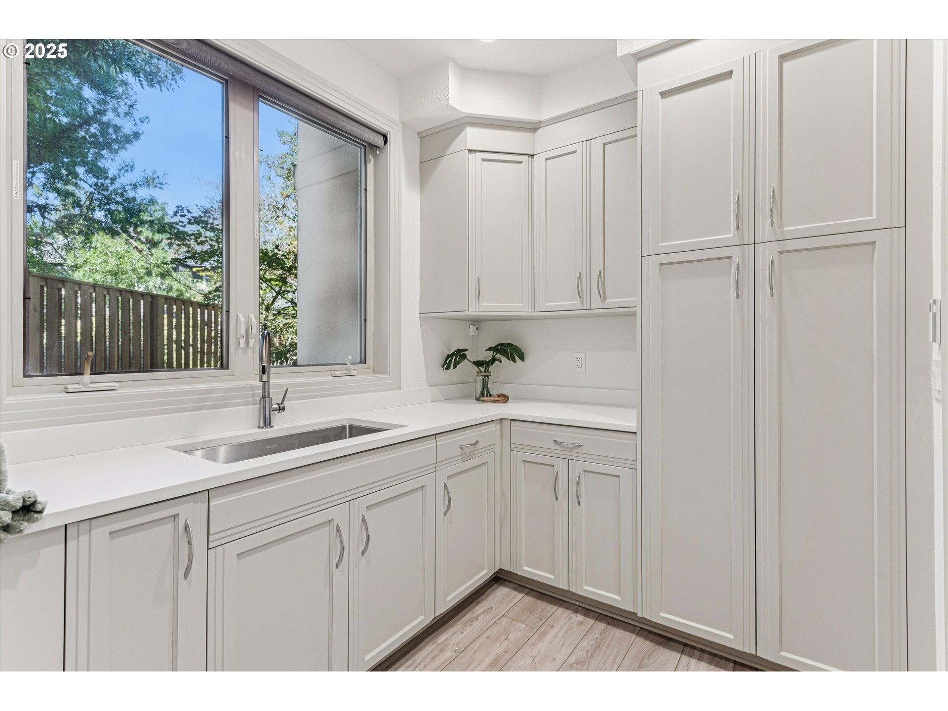 Lake Oswego, Oregon, 97034, United States, 4 Bedrooms Bedrooms, ,5 BathroomsBathrooms,Residential,Active,1914922