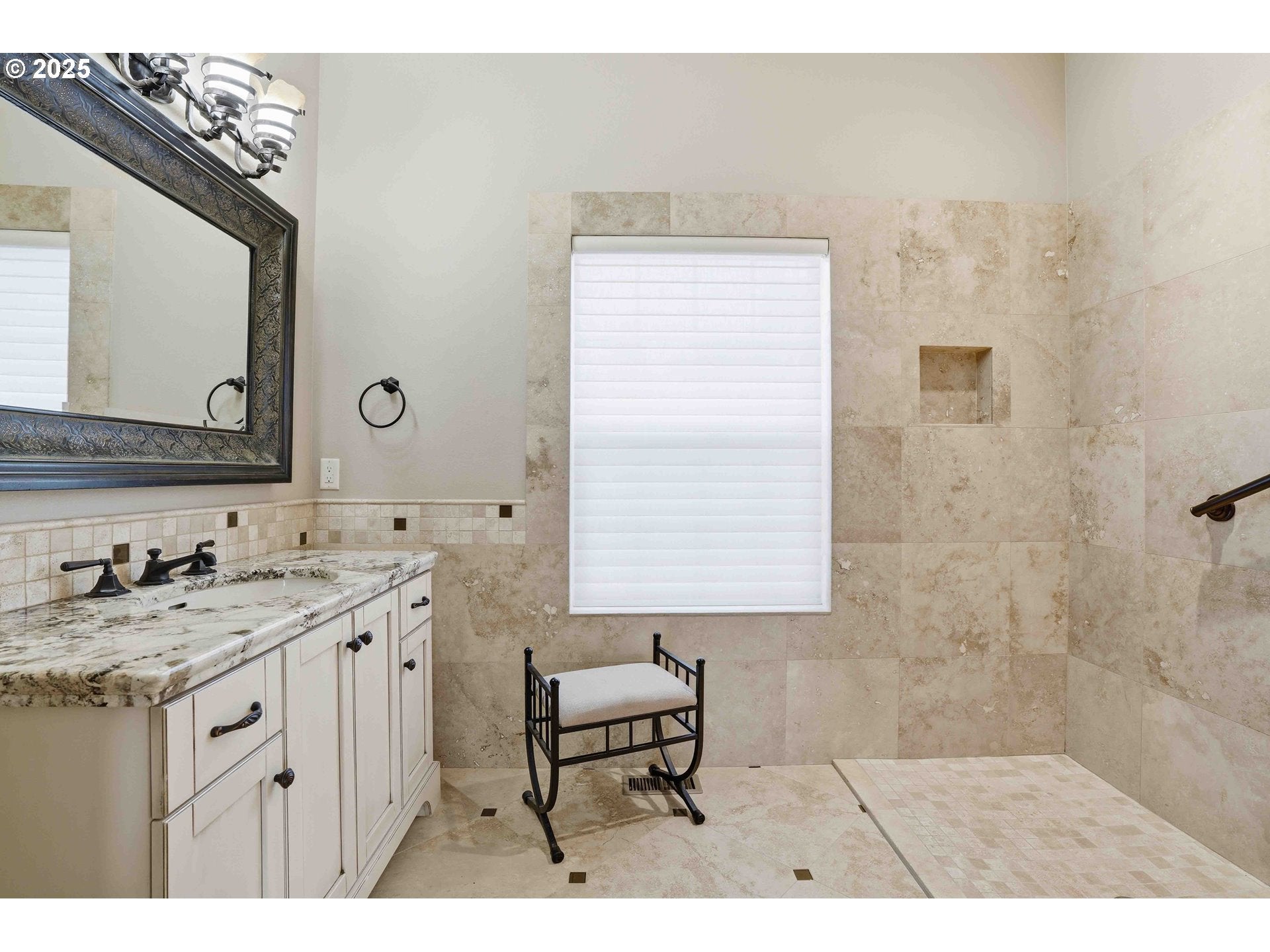 Vancouver, Washington, 98661, United States, 4 Bedrooms Bedrooms, ,7 BathroomsBathrooms,Residential,Active,1985581