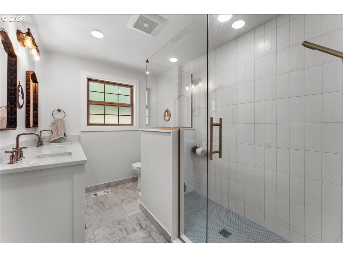 Eagle Creek, Oregon, 97022, United States, 4 Bedrooms Bedrooms, ,5 BathroomsBathrooms,Residential,Active,2007176