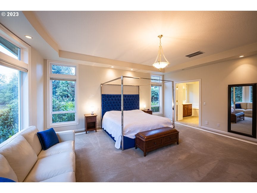 Eugene, Oregon, 97401, United States, 5 Bedrooms Bedrooms, ,5 BathroomsBathrooms,Residential,Active,1986881