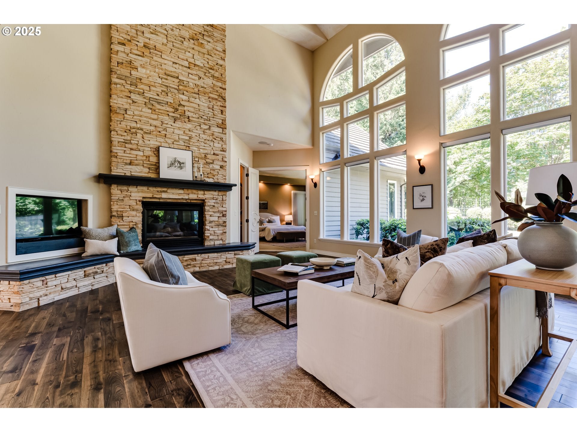 Eugene, Oregon, 97401, United States, 4 Bedrooms Bedrooms, ,4 BathroomsBathrooms,Residential,Active,1886816