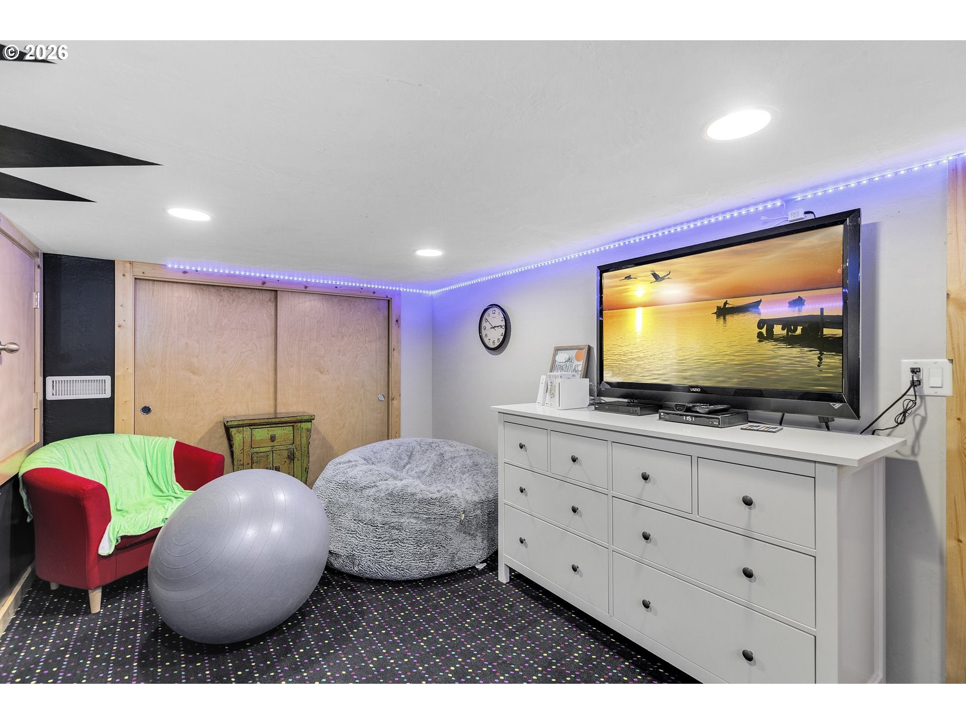 Hood River, Oregon, 97031, United States, 3 Bedrooms Bedrooms, ,3 BathroomsBathrooms,Residential,Active,2008720