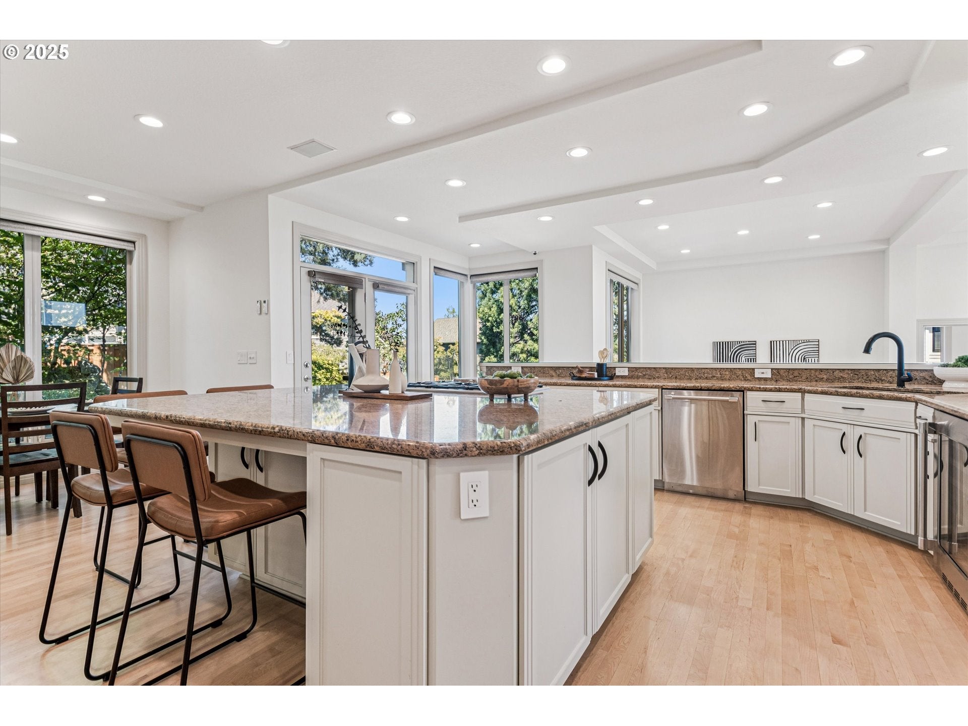 Lake Oswego, Oregon, 97034, United States, 4 Bedrooms Bedrooms, ,5 BathroomsBathrooms,Residential,Active,1914922