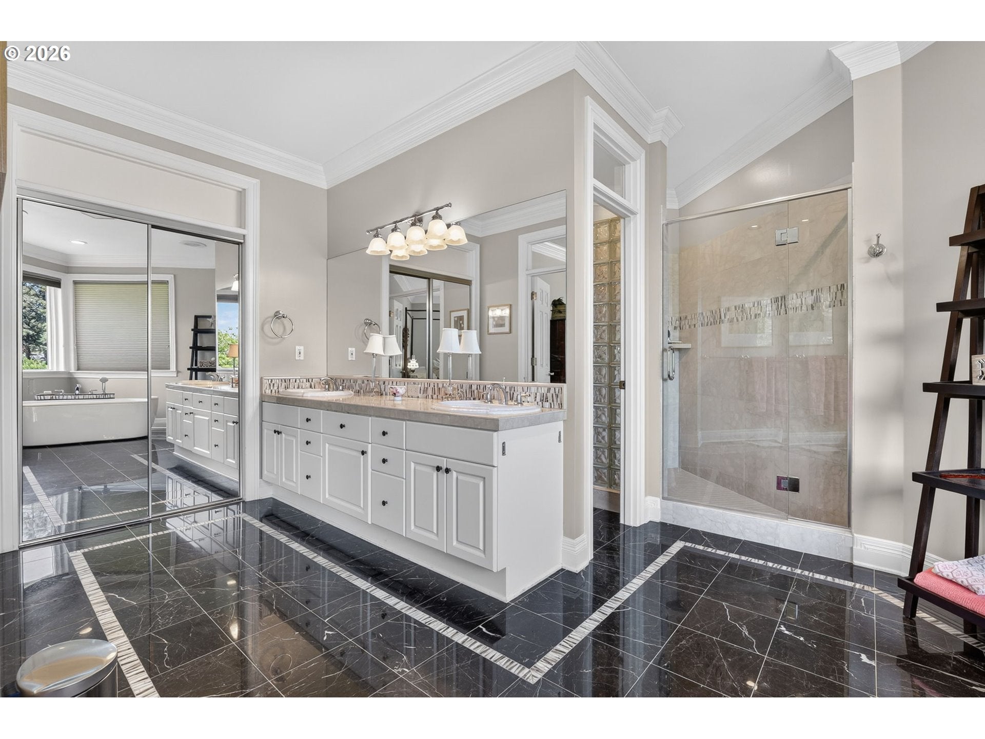 Gresham, Oregon, 97080, United States, 4 Bedrooms Bedrooms, ,6 BathroomsBathrooms,Residential,Active,2043133