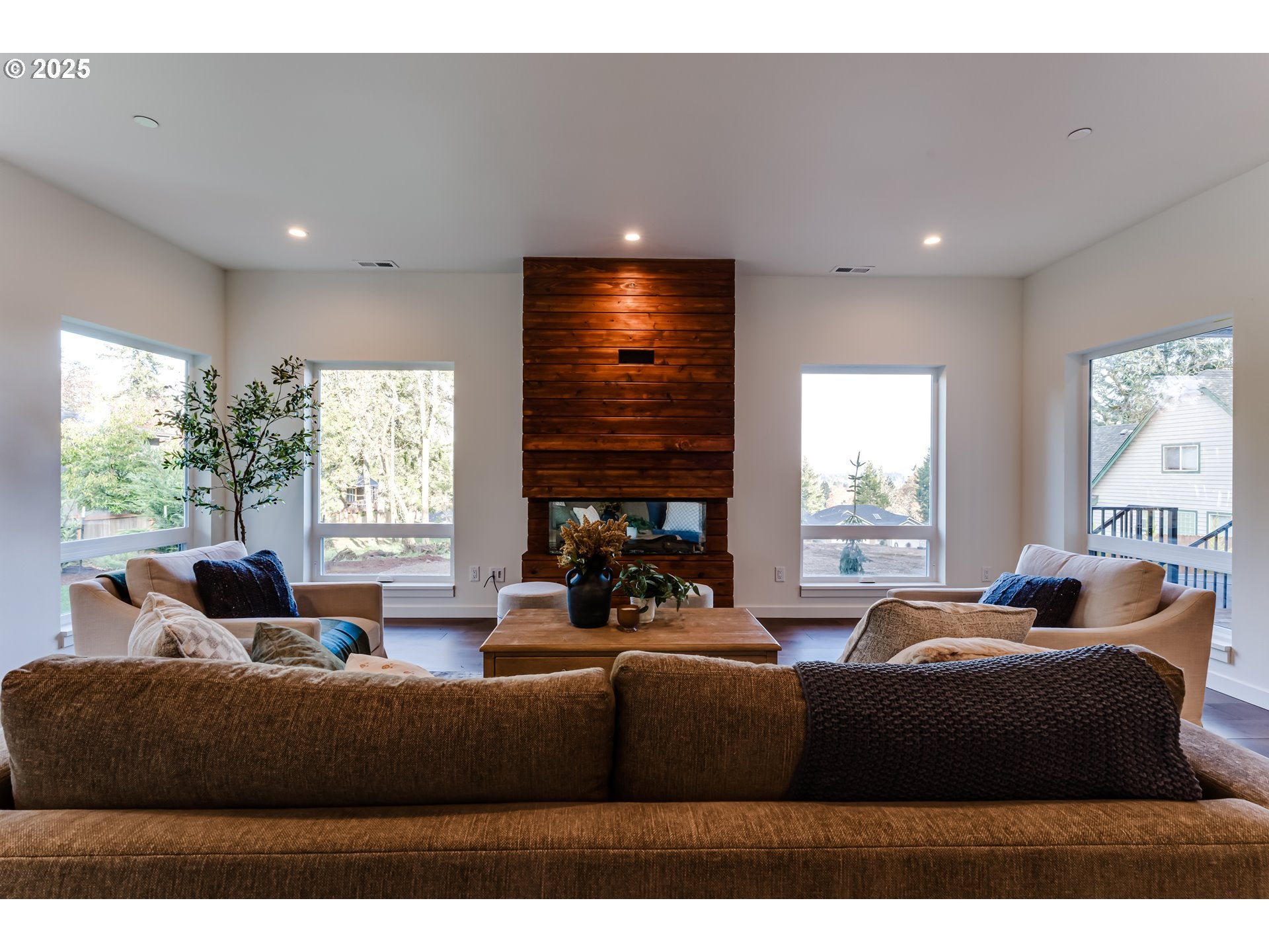 Eugene, Oregon, 97405, United States, 4 Bedrooms Bedrooms, ,3 BathroomsBathrooms,Residential,Active,2000223