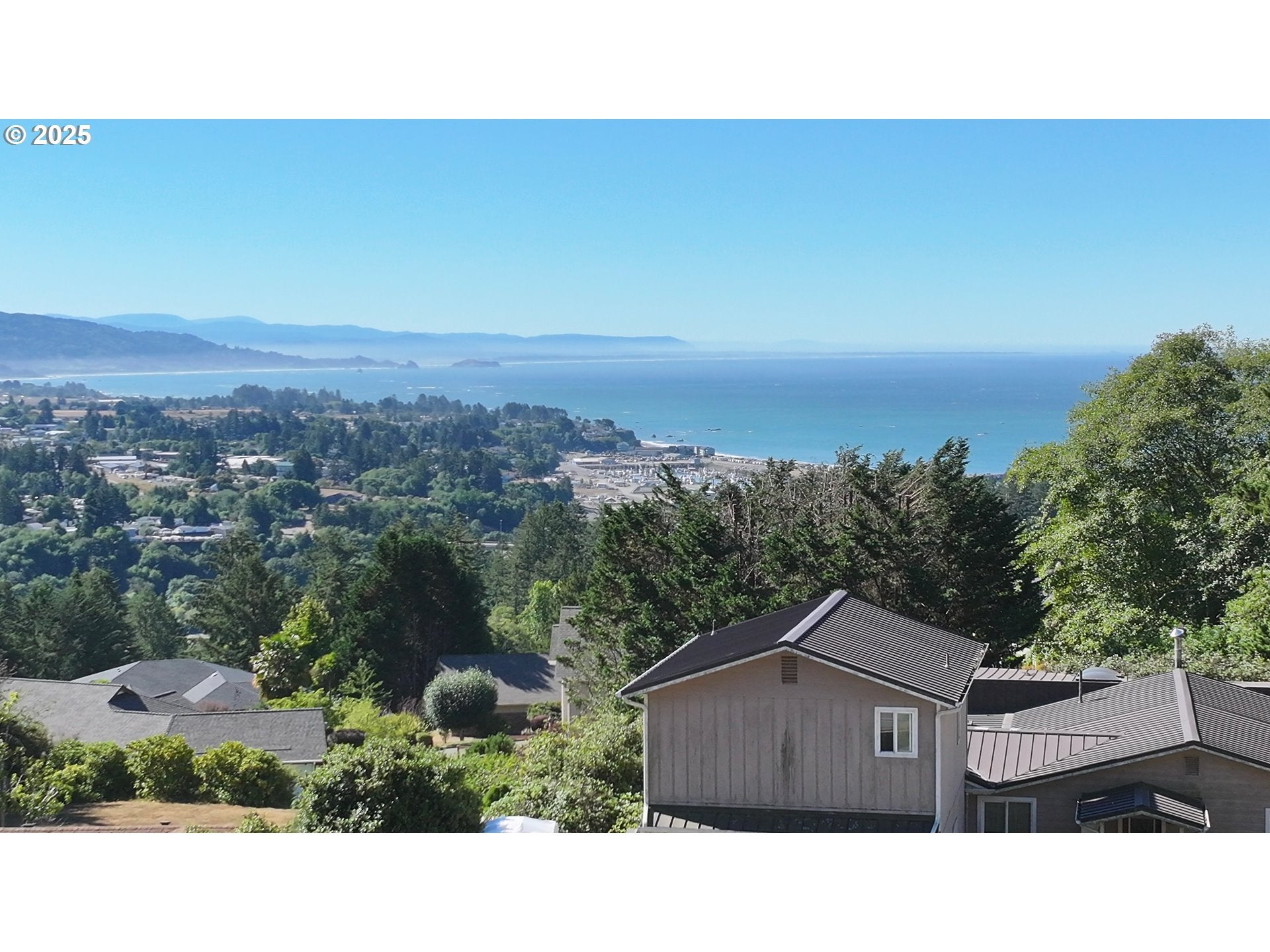 Brookings, Oregon, 97415, United States, 6 Bedrooms Bedrooms, ,4 BathroomsBathrooms,Residential,Pending,1933905