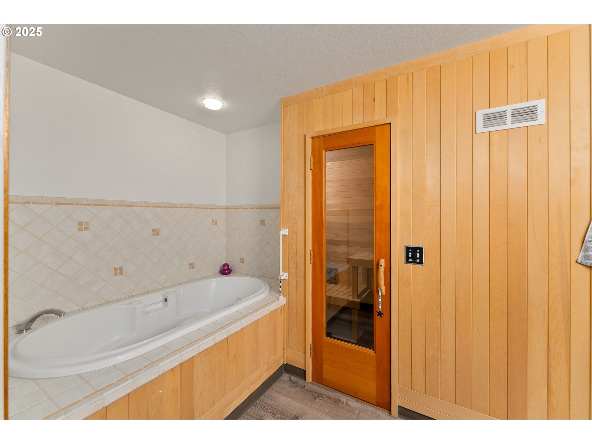 Roseburg, Oregon, 97470, United States, 4 Bedrooms Bedrooms, ,3 BathroomsBathrooms,Residential,Active,1701656