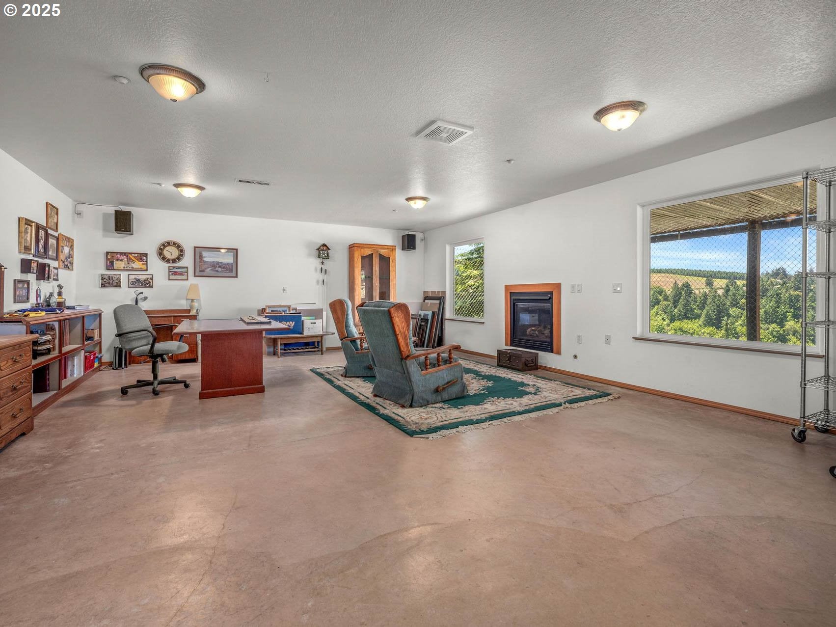 Gaston, Oregon, 97119, United States, 2 Bedrooms Bedrooms, ,3 BathroomsBathrooms,Residential,Active,1860287