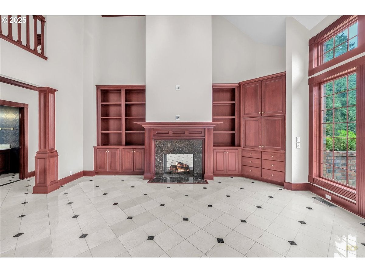 Rainier, Oregon, 97048, United States, 4 Bedrooms Bedrooms, ,5 BathroomsBathrooms,Residential,Active,1936128