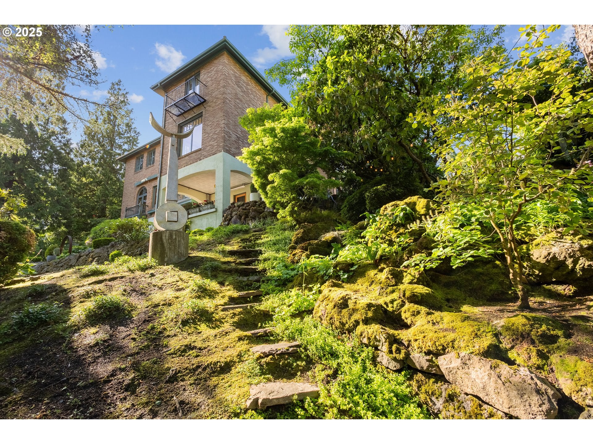 Portland, Oregon, 97239, United States, 4 Bedrooms Bedrooms, ,5 BathroomsBathrooms,Residential,Active,1772733