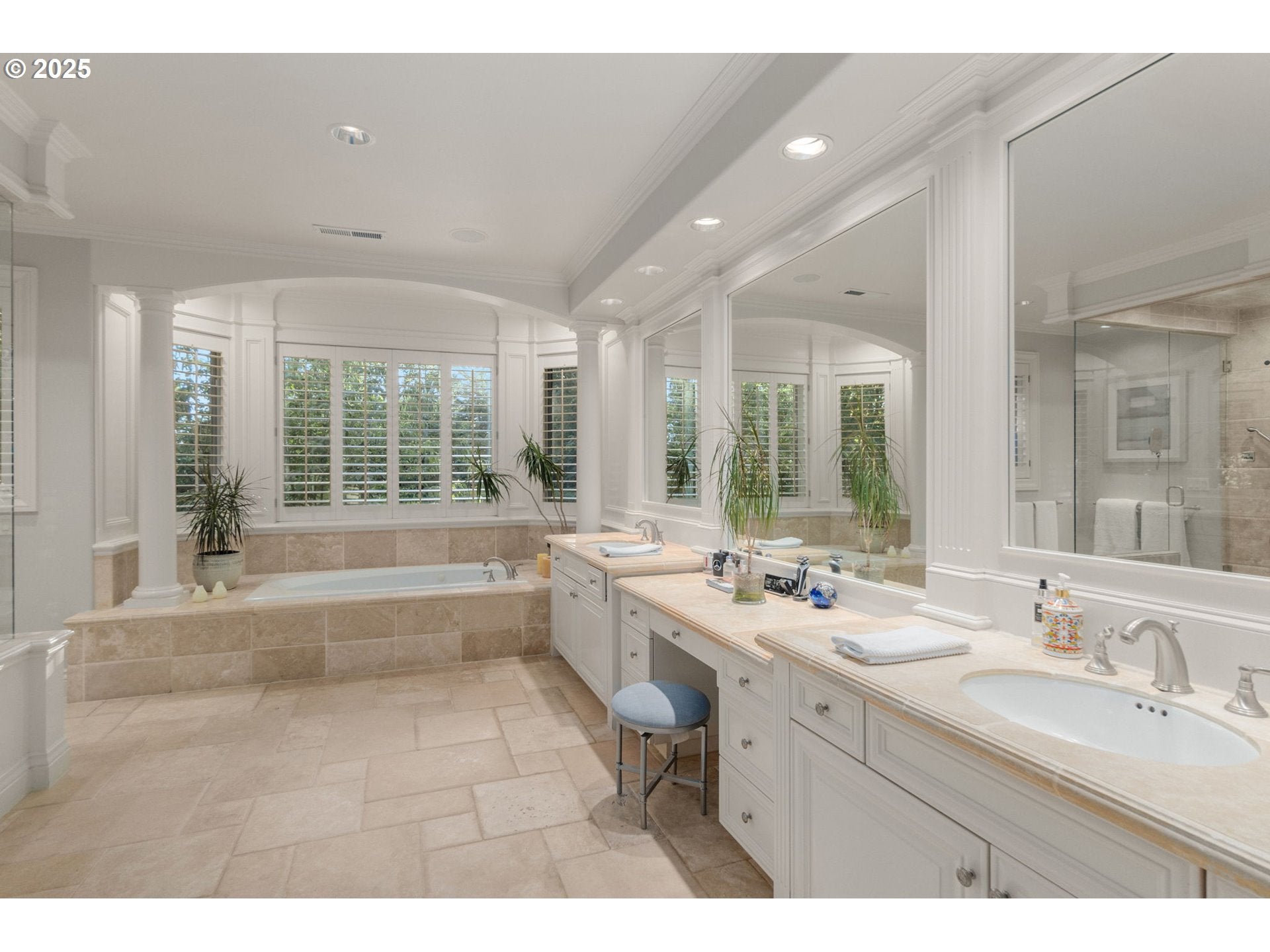 Portland, Oregon, 97229, United States, 5 Bedrooms Bedrooms, ,6 BathroomsBathrooms,Residential,Active,1894169