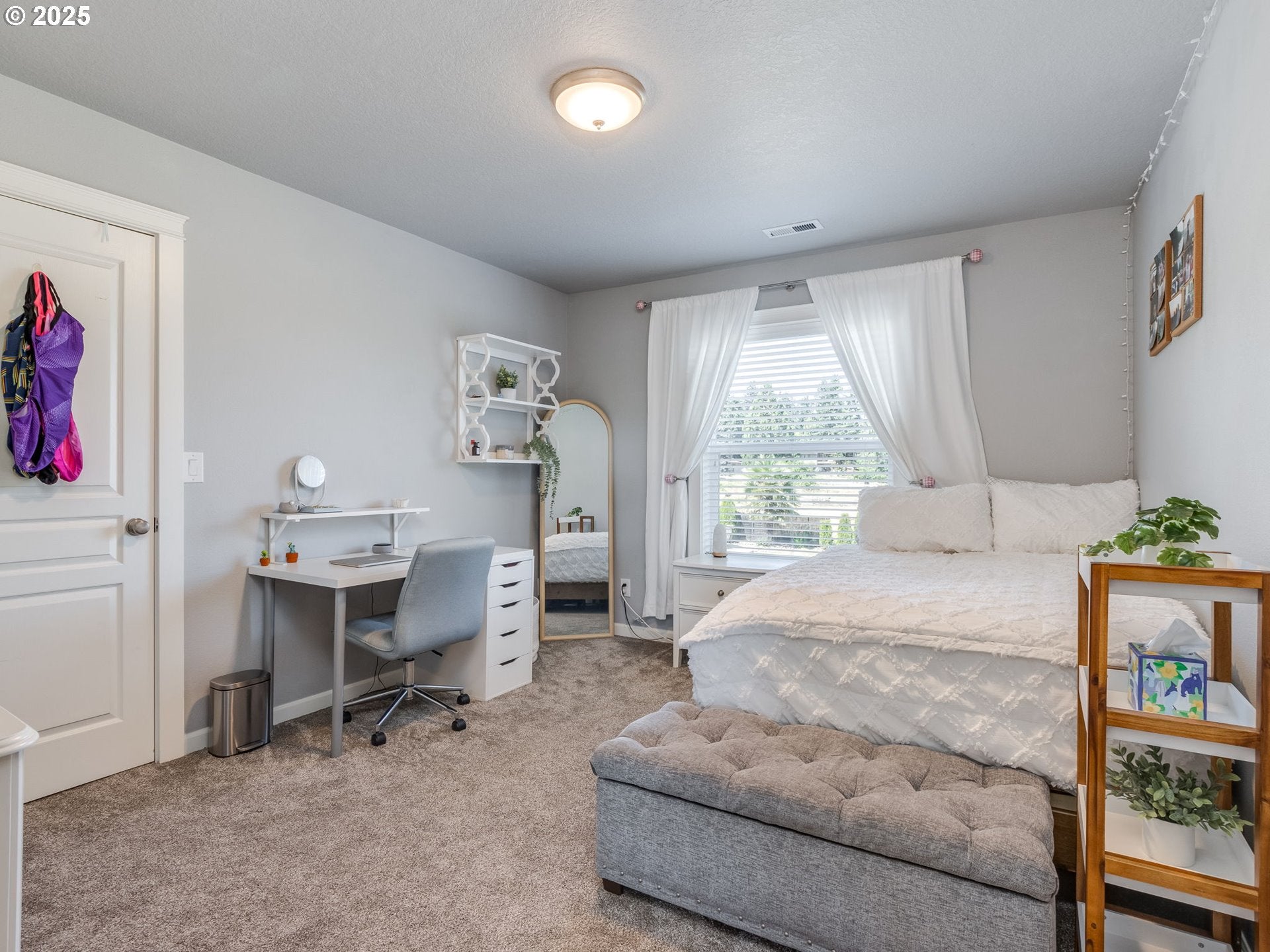 Oregon City, Oregon, 97045, United States, 4 Bedrooms Bedrooms, ,3 BathroomsBathrooms,Residential,Active,1886829