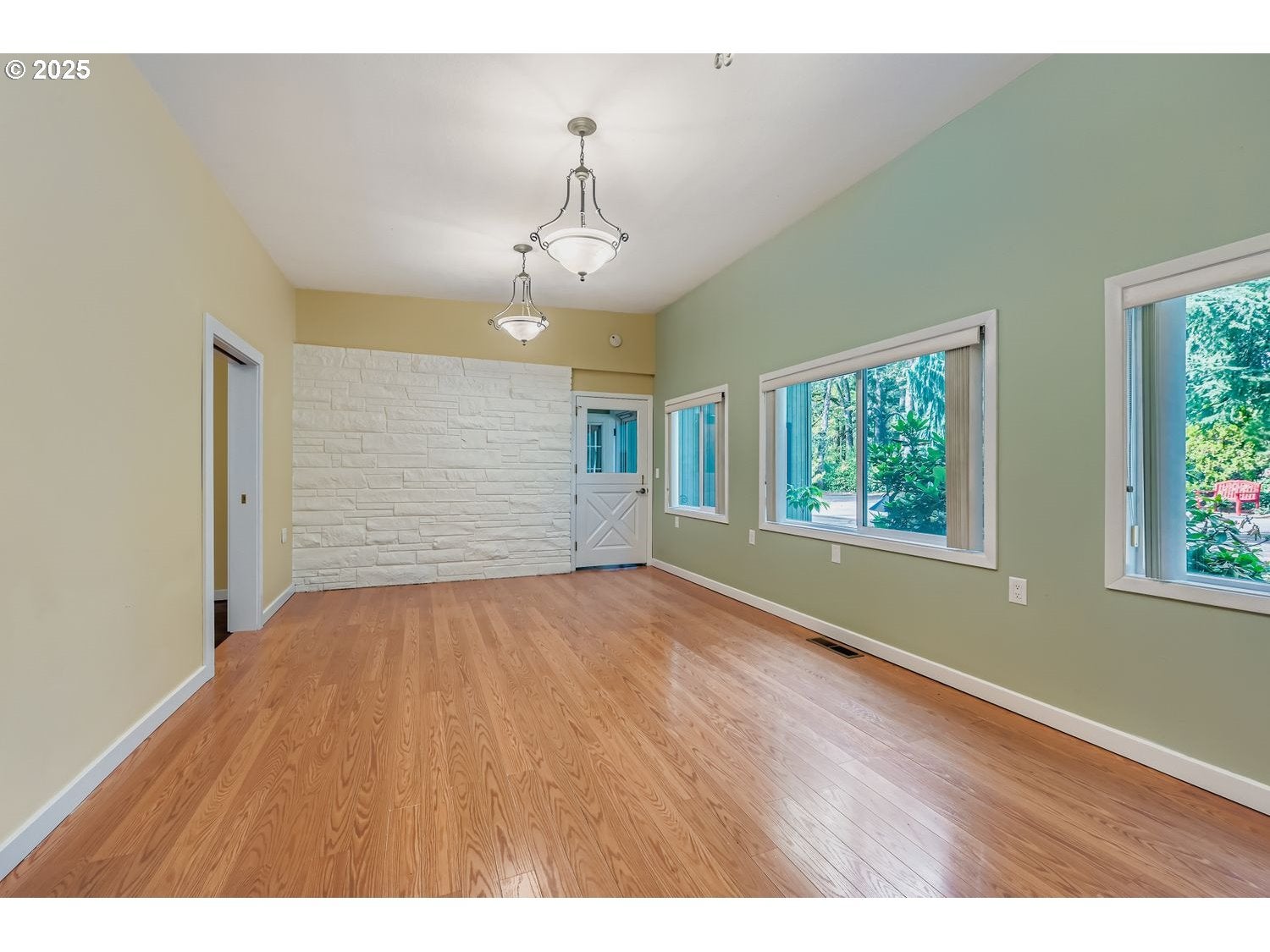 Milwaukie, Oregon, 97267, United States, 6 Bedrooms Bedrooms, ,4 BathroomsBathrooms,Residential,Active,1943802