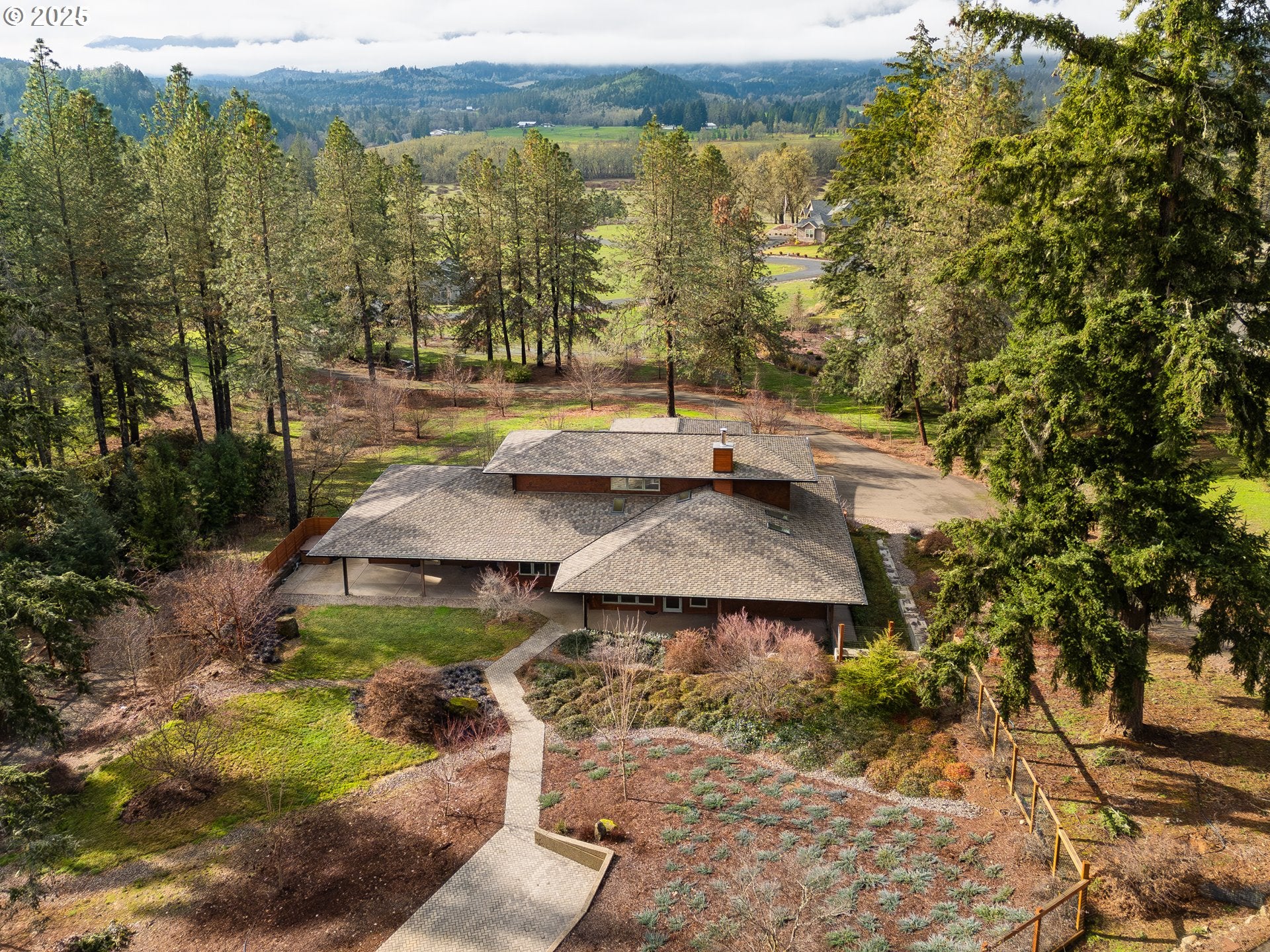 Roseburg, Oregon, 97471, United States, 3 Bedrooms Bedrooms, ,4 BathroomsBathrooms,Residential,Active,1941136