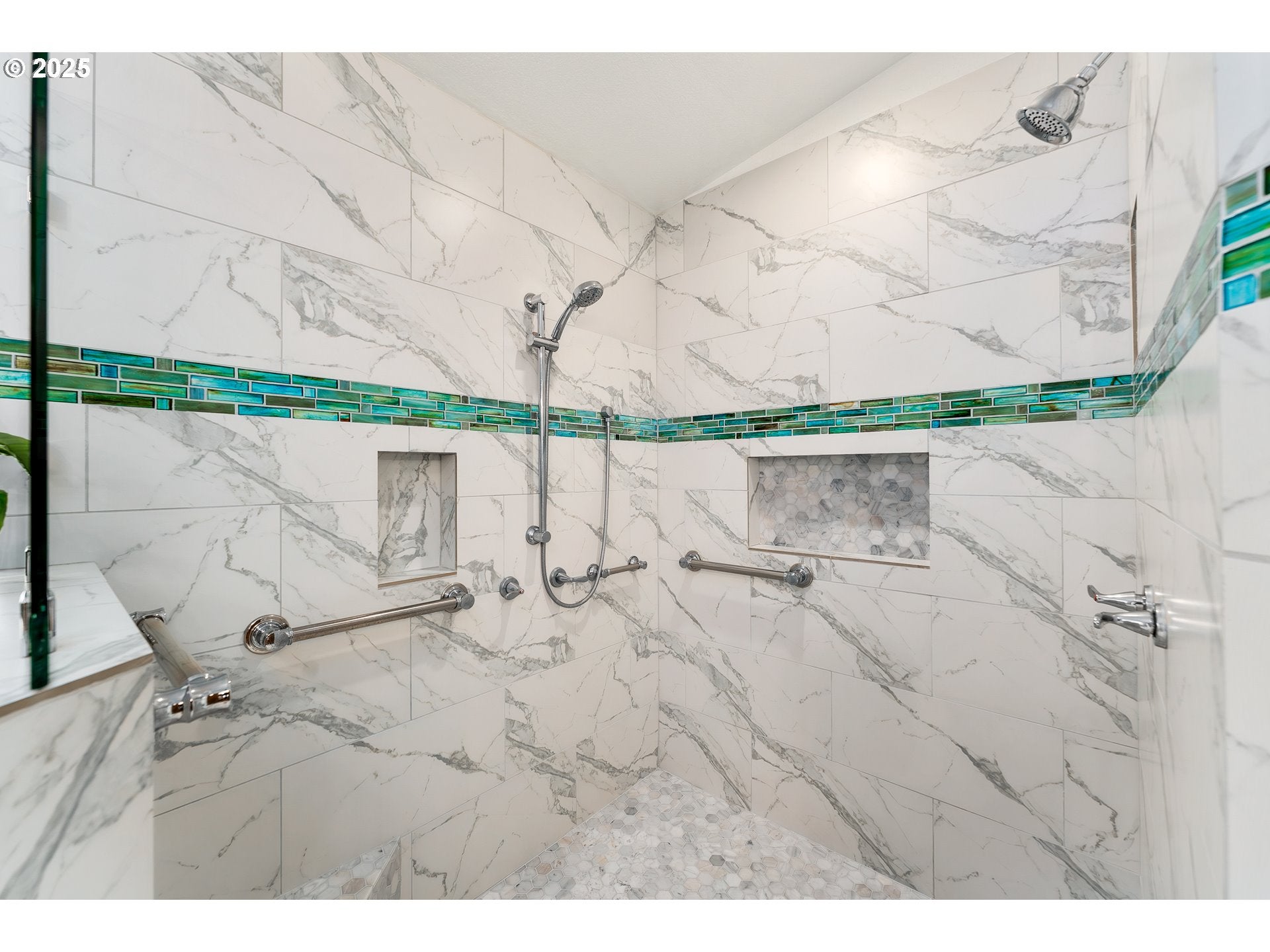 Roseburg, Oregon, 97470, United States, 4 Bedrooms Bedrooms, ,3 BathroomsBathrooms,Residential,Active,1701656