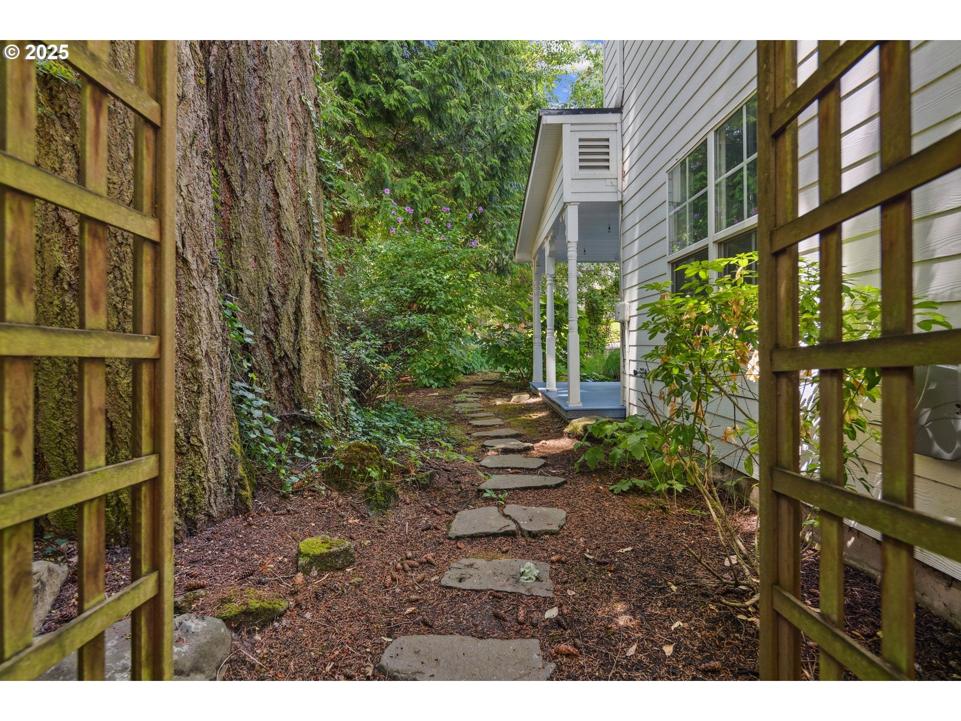 Lake Oswego, Oregon, 97034, United States, ,3 BathroomsBathrooms,Residential,Active,1899903