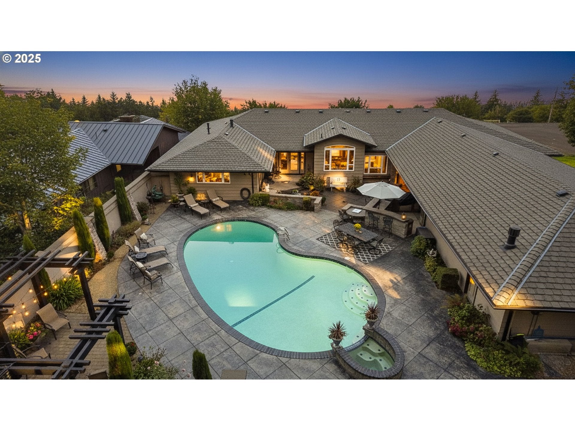 Eugene, Oregon, 97405, United States, 5 Bedrooms Bedrooms, ,4 BathroomsBathrooms,Residential,Active,1964513