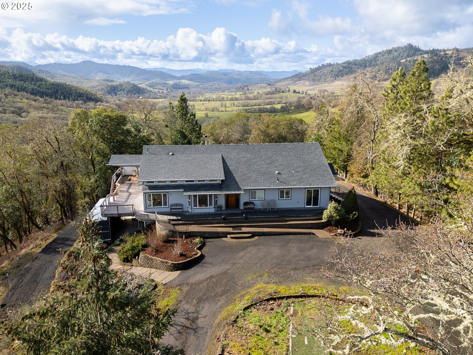Roseburg, Oregon, 97470, United States, 4 Bedrooms Bedrooms, ,3 BathroomsBathrooms,Residential,Active,1701656