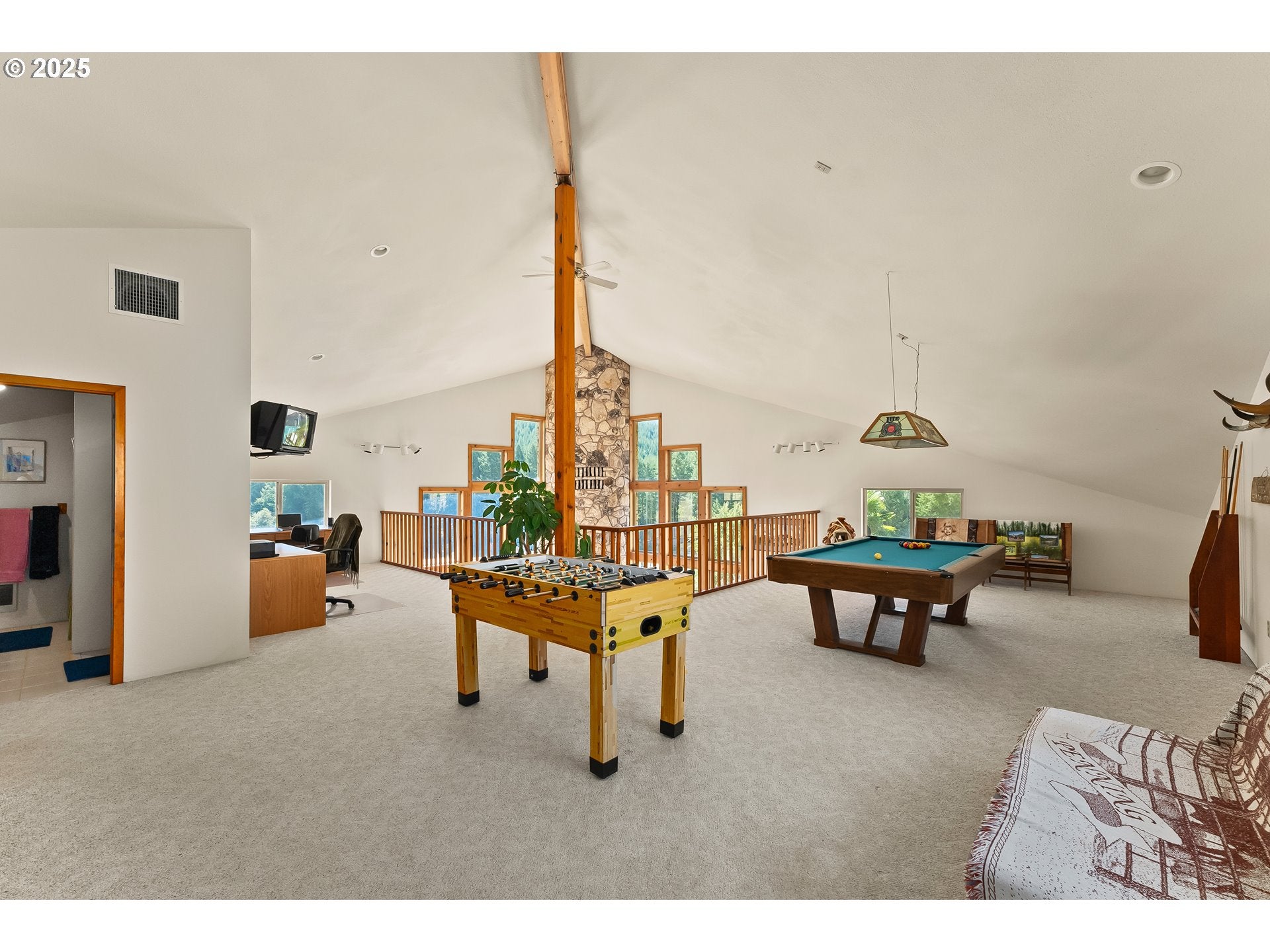 Canyonville, Oregon, 97417, United States, 3 Bedrooms Bedrooms, ,2 BathroomsBathrooms,Residential,Active,1909832