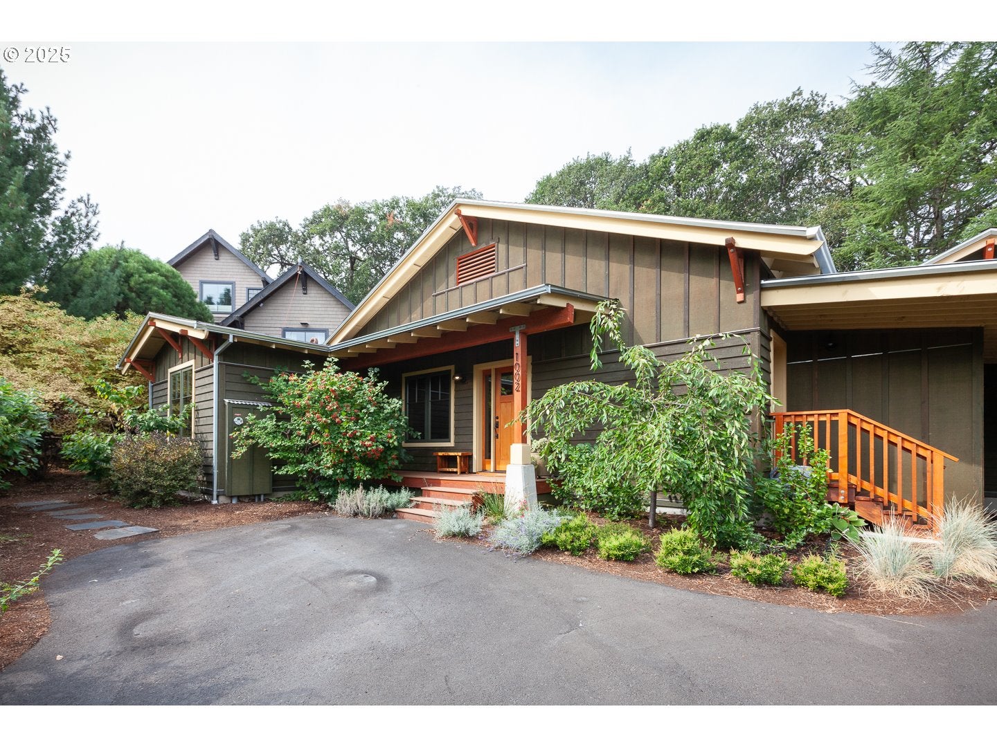 Hood River, Oregon, 97031, United States, 3 Bedrooms Bedrooms, ,3 BathroomsBathrooms,Residential,Active,1927664