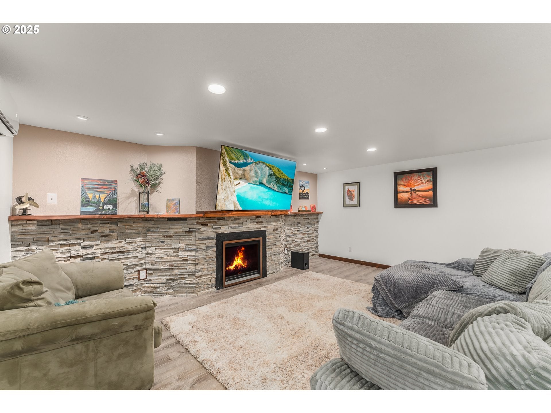 Roseburg, Oregon, 97470, United States, 4 Bedrooms Bedrooms, ,3 BathroomsBathrooms,Residential,Active,1701656