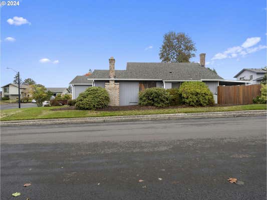 2270 SW LILLYBEN CT, GRESHAM, OR 97080, photo 4 of 44