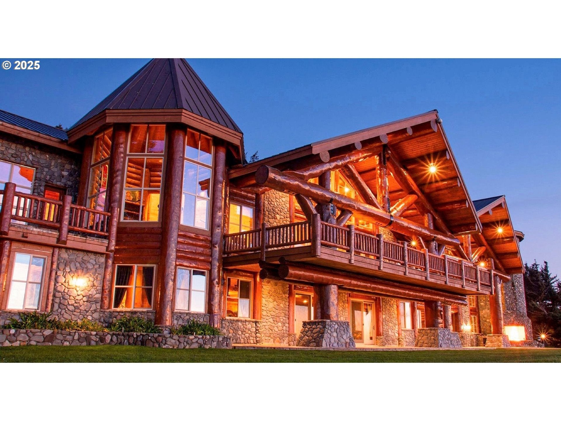 Gold Beach, Oregon, 97444, United States, 4 Bedrooms Bedrooms, ,5 BathroomsBathrooms,Residential,Active,1764520