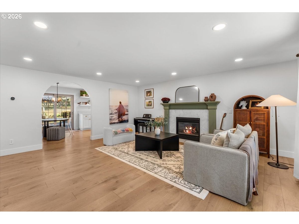 Eagle Creek, Oregon, 97022, United States, 4 Bedrooms Bedrooms, ,5 BathroomsBathrooms,Residential,Active,2007176