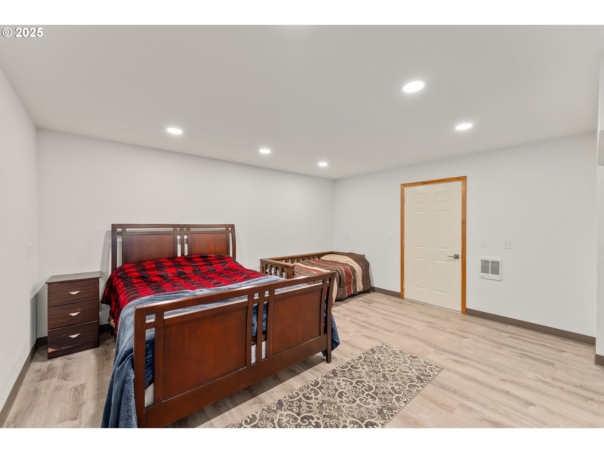 Roseburg, Oregon, 97470, United States, 4 Bedrooms Bedrooms, ,3 BathroomsBathrooms,Residential,Active,1701656