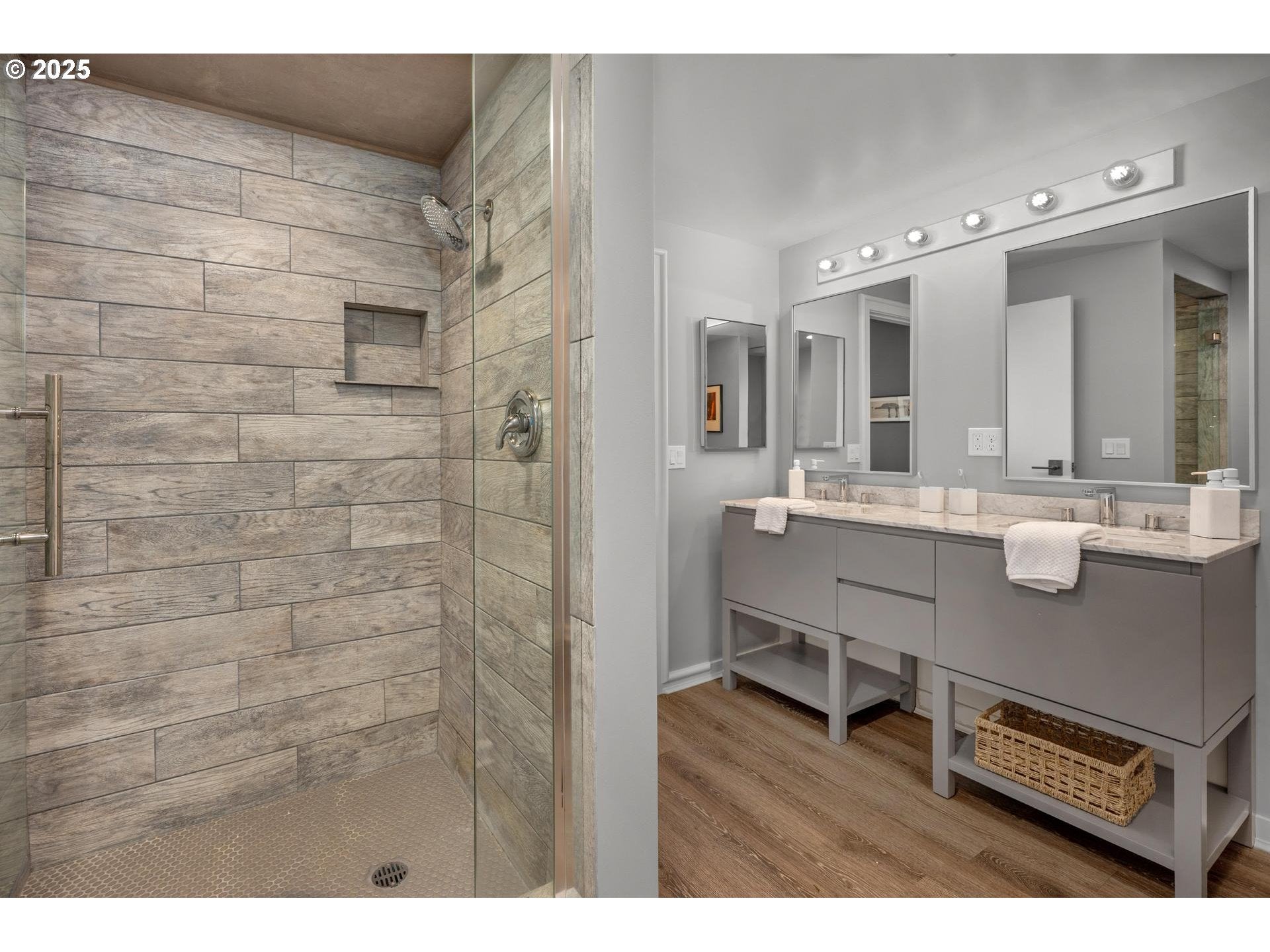 Portland, Oregon, 97225, United States, 4 Bedrooms Bedrooms, ,5 BathroomsBathrooms,Residential,Active,1936425