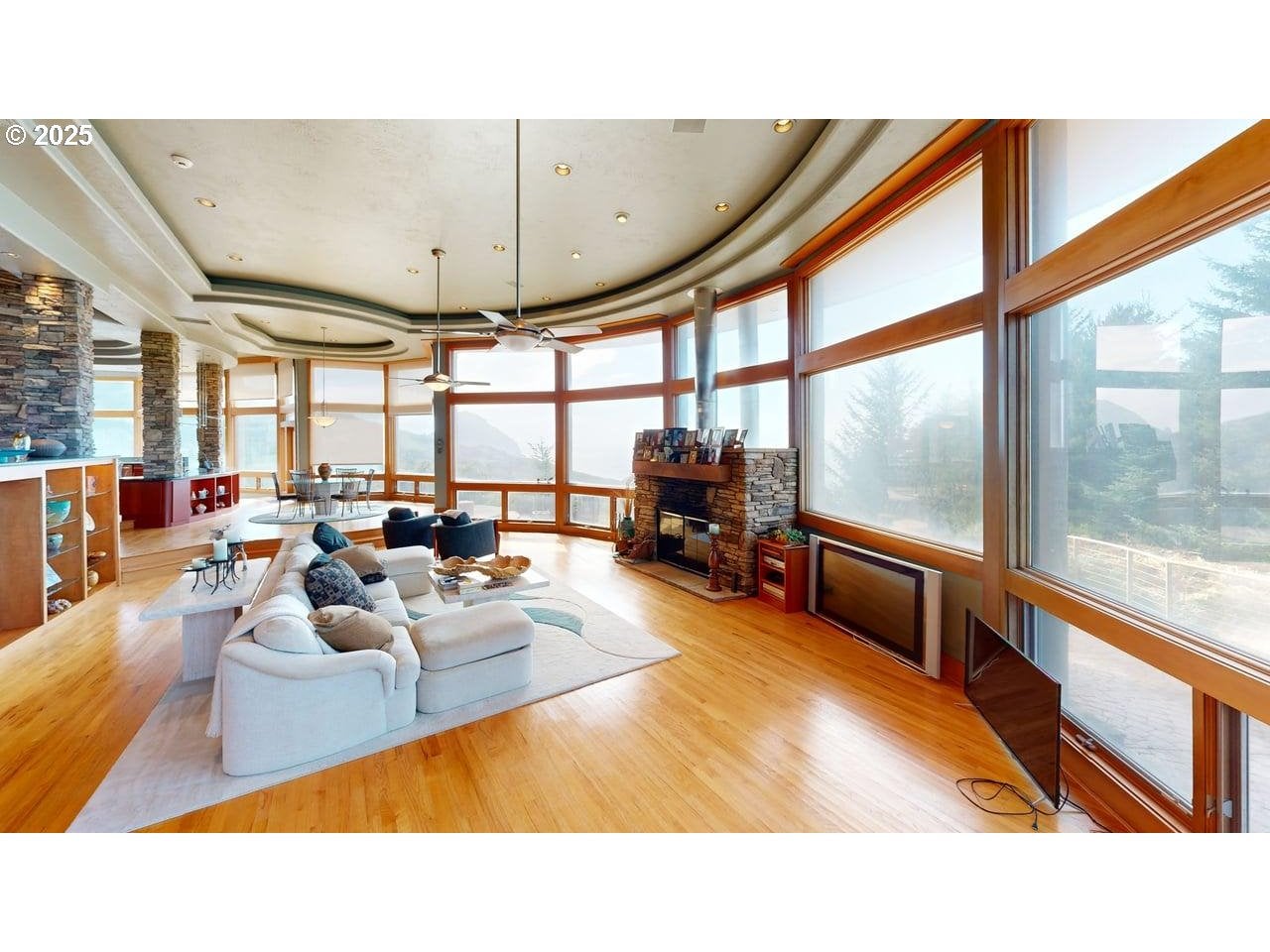 Gold Beach, Oregon, 97444, United States, 3 Bedrooms Bedrooms, ,6 BathroomsBathrooms,Residential,Active,1953281