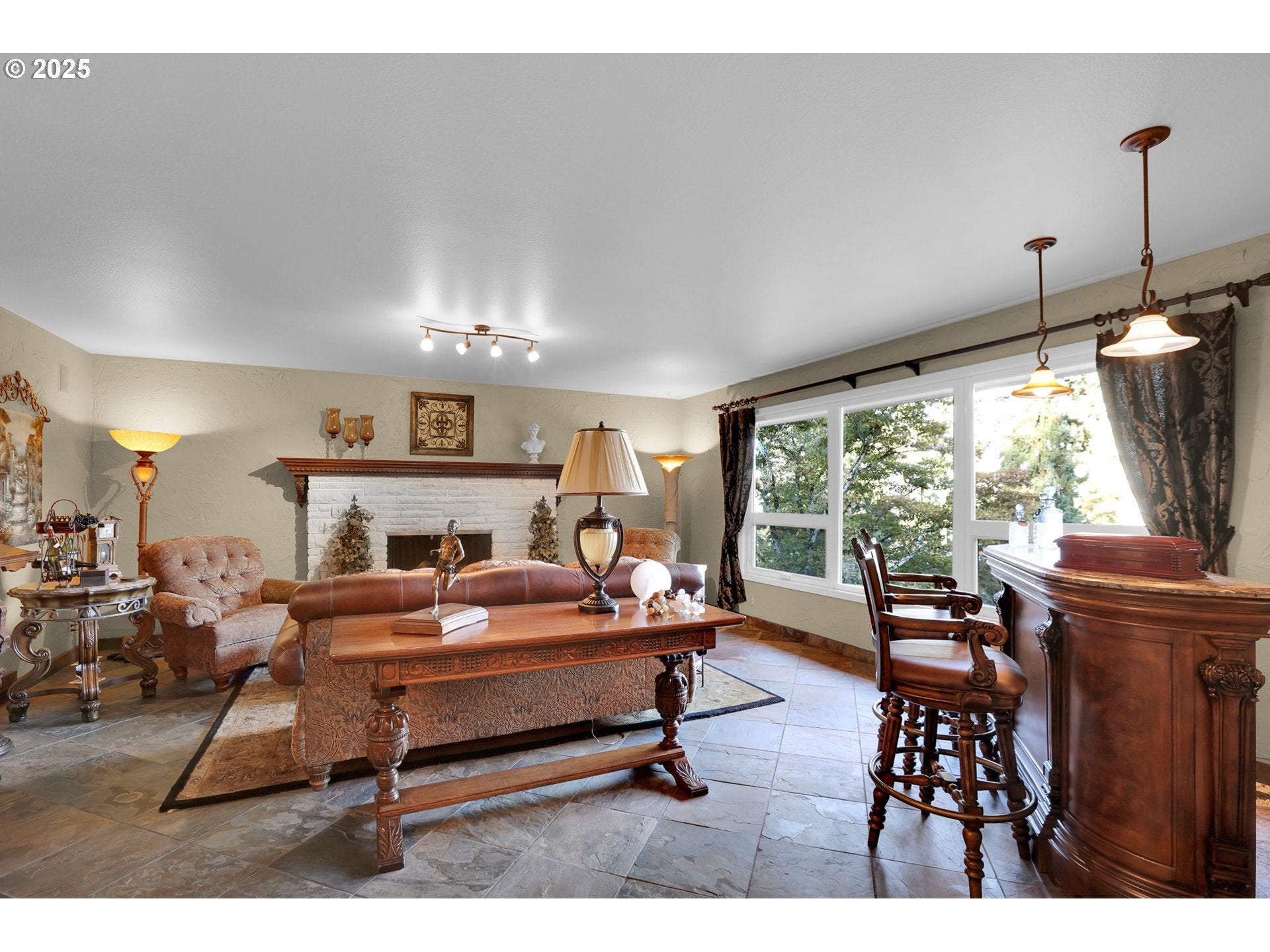 Eugene, Oregon, 97405, United States, 5 Bedrooms Bedrooms, ,4 BathroomsBathrooms,Residential,Active,1964513