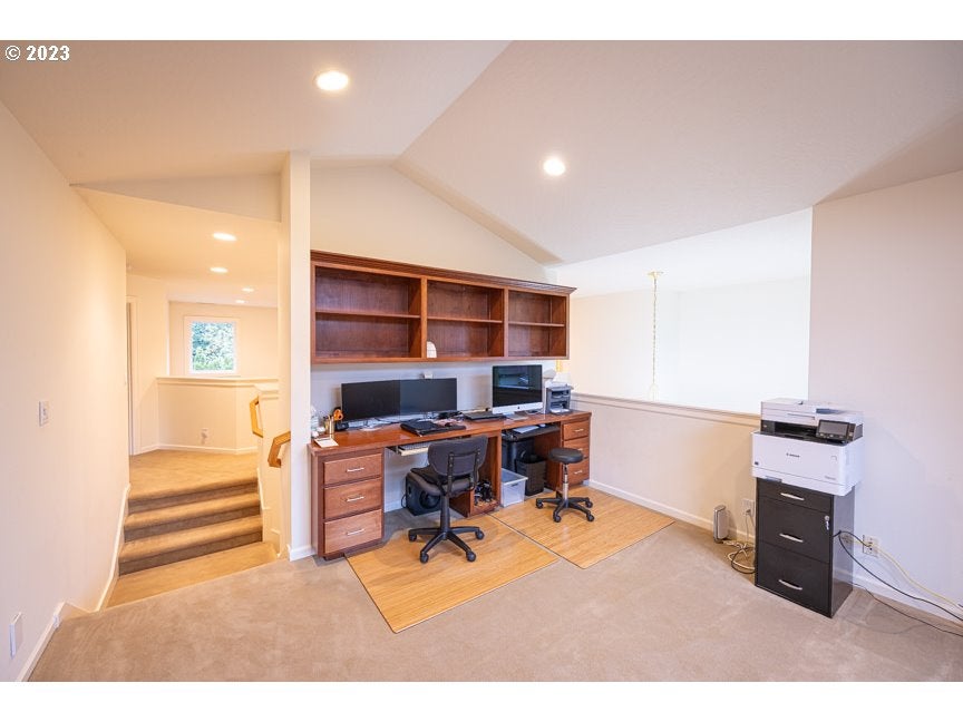 Eugene, Oregon, 97401, United States, 5 Bedrooms Bedrooms, ,5 BathroomsBathrooms,Residential,Active,1986881