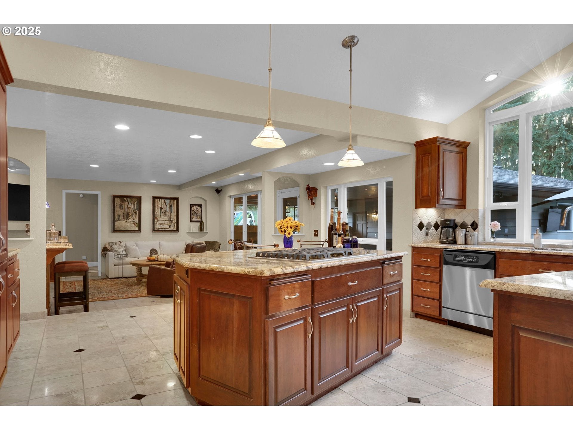 Eugene, Oregon, 97405, United States, 5 Bedrooms Bedrooms, ,4 BathroomsBathrooms,Residential,Active,1964513