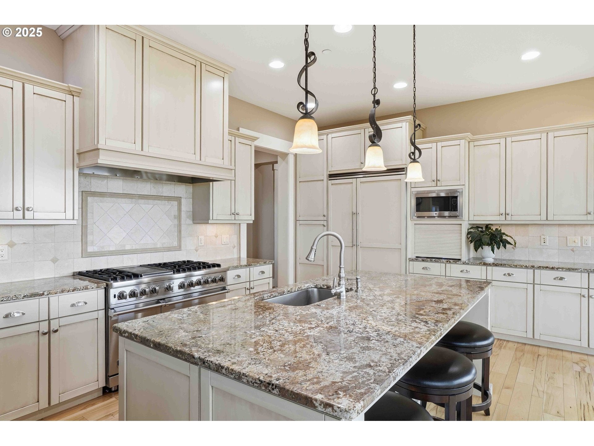 Vancouver, Washington, 98661, United States, 4 Bedrooms Bedrooms, ,7 BathroomsBathrooms,Residential,Active,1985581