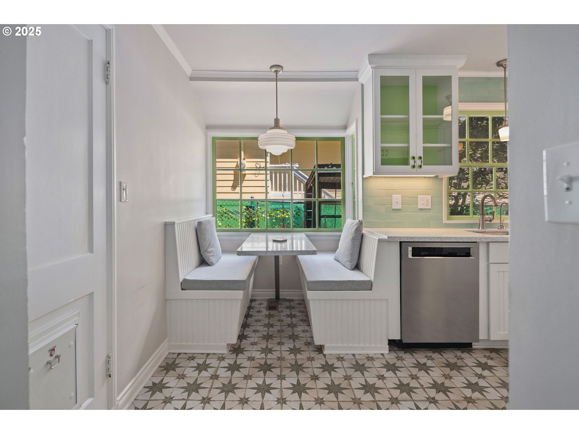 Lake Oswego, Oregon, 97034, United States, ,3 BathroomsBathrooms,Residential,Active,1899903