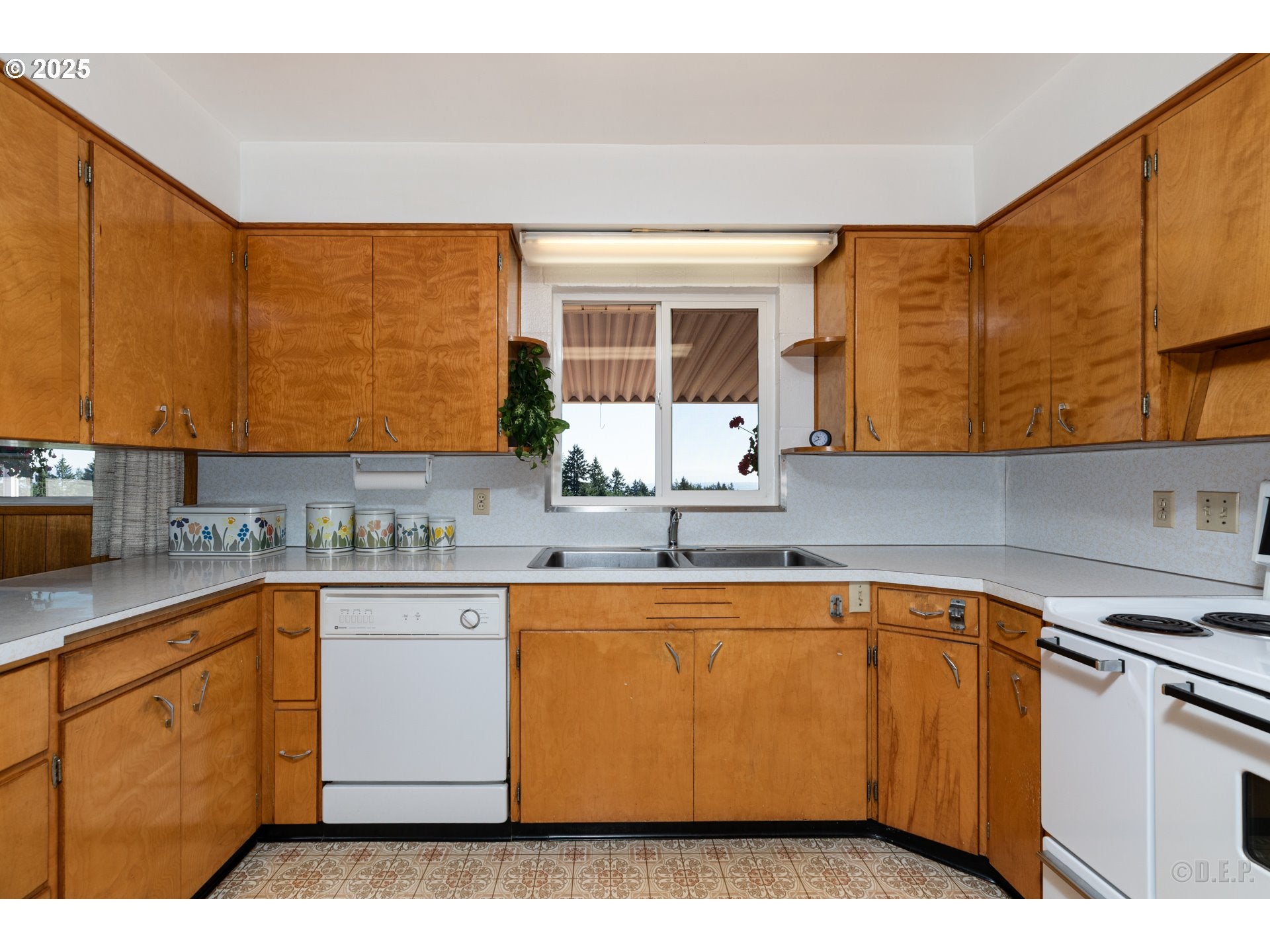 Scappoose, Oregon, 97056, United States, 4 Bedrooms Bedrooms, ,2 BathroomsBathrooms,Residential,Active,1914619