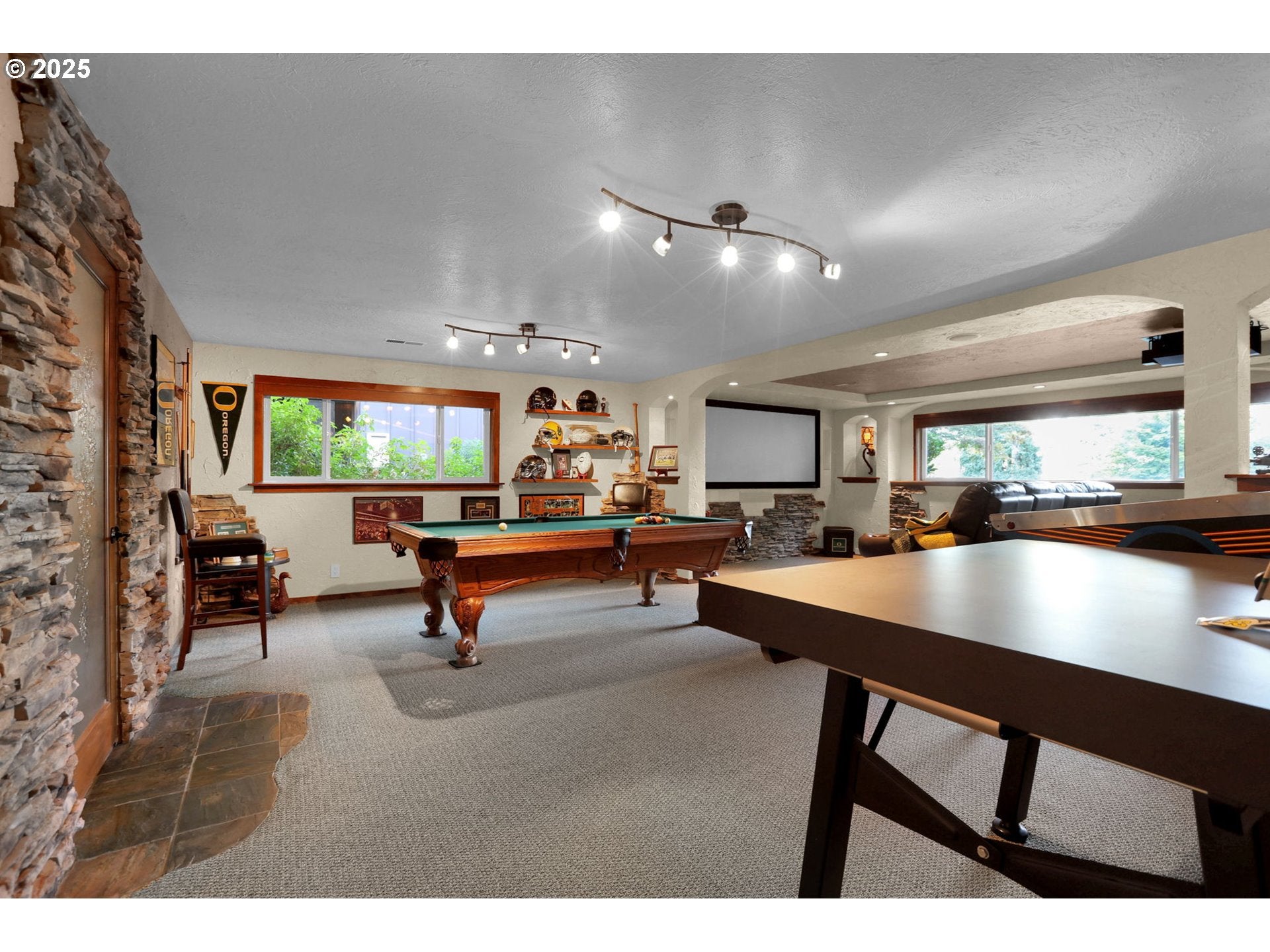 Eugene, Oregon, 97405, United States, 5 Bedrooms Bedrooms, ,4 BathroomsBathrooms,Residential,Active,1964513